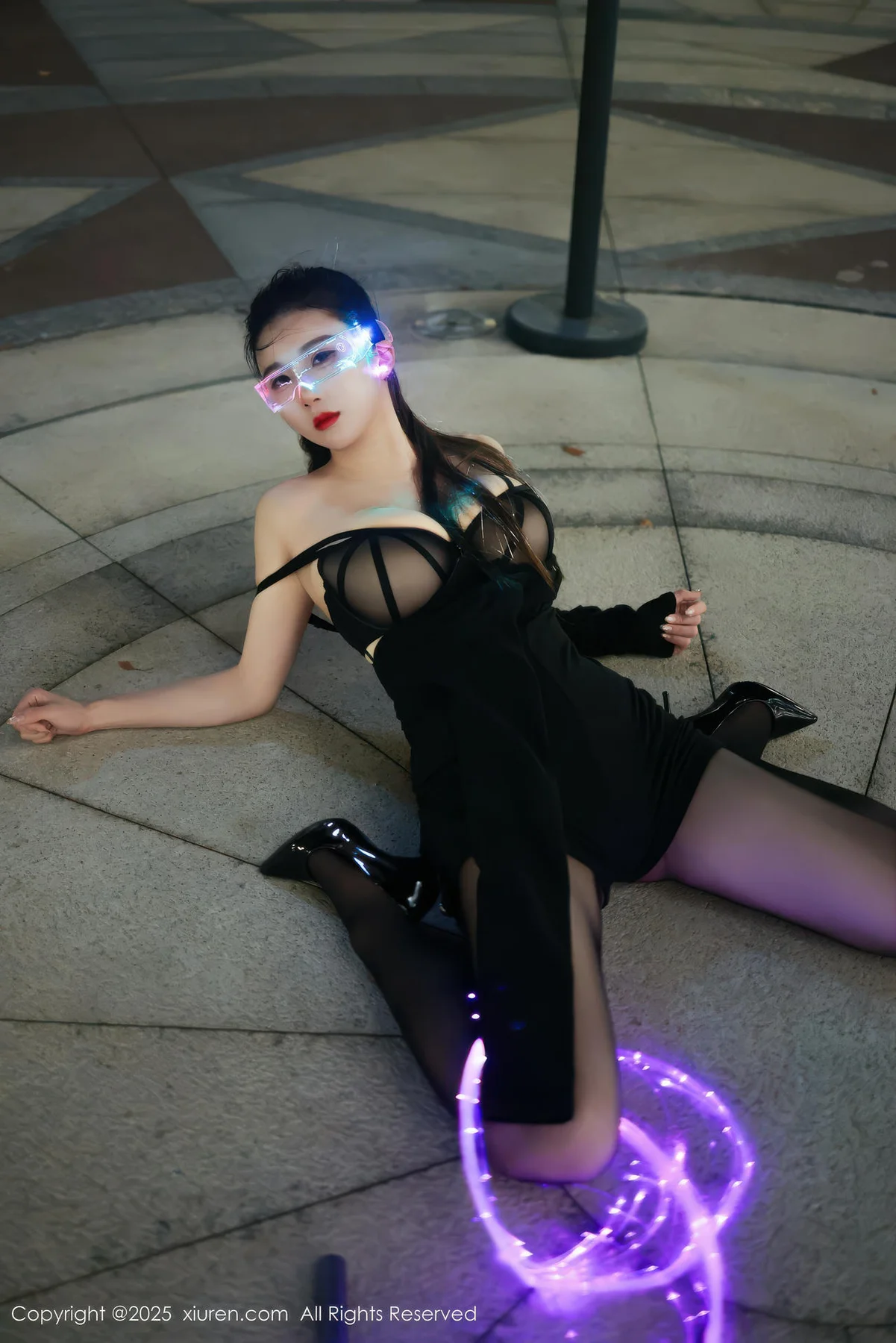 XiuRen 秀人 No.10936 小肉肉咪 街拍连衣短裙 - 2