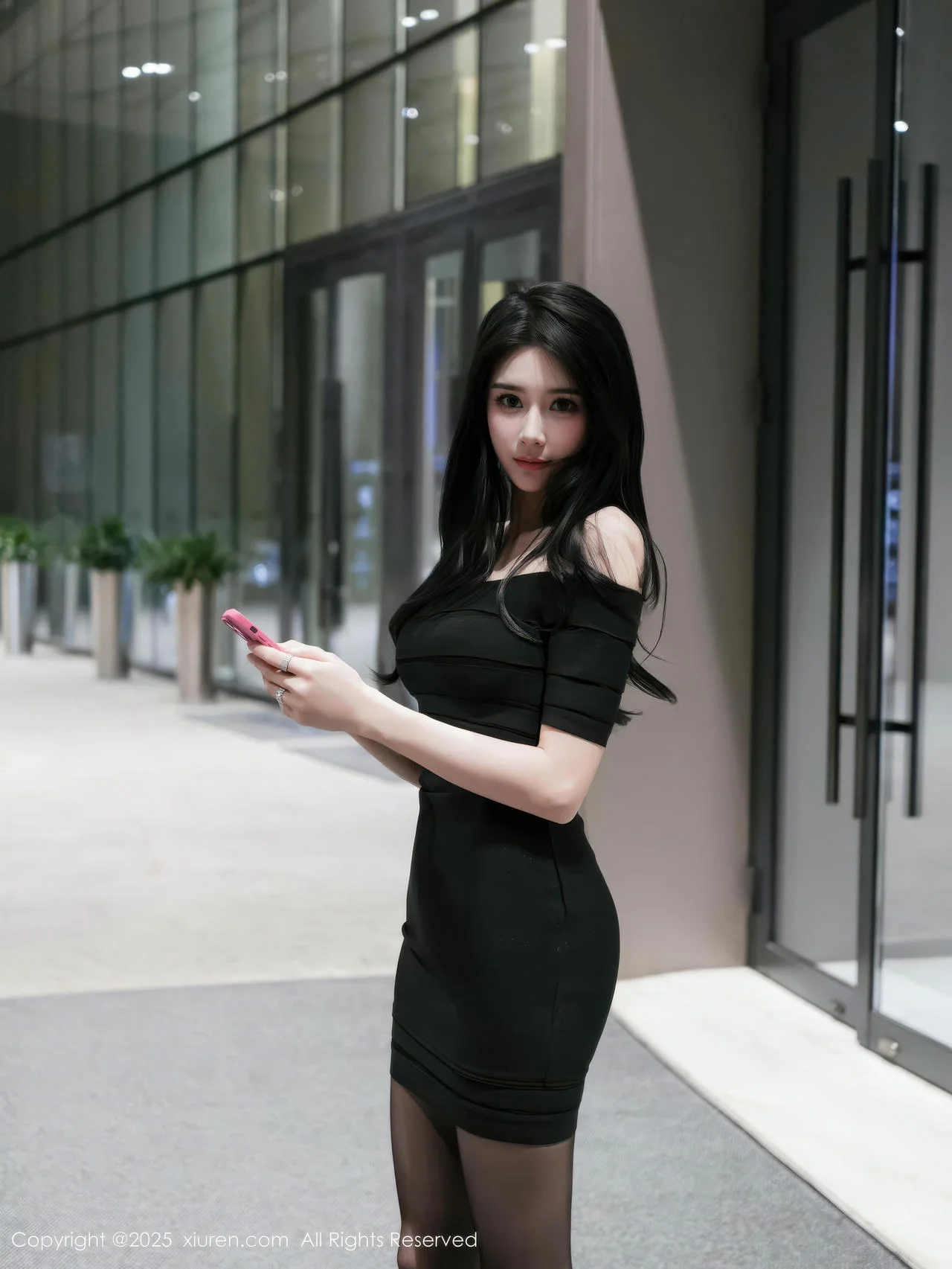 XiuRen 秀人 No.10942 椰汁糯米姬街拍连衣短裙 - 2