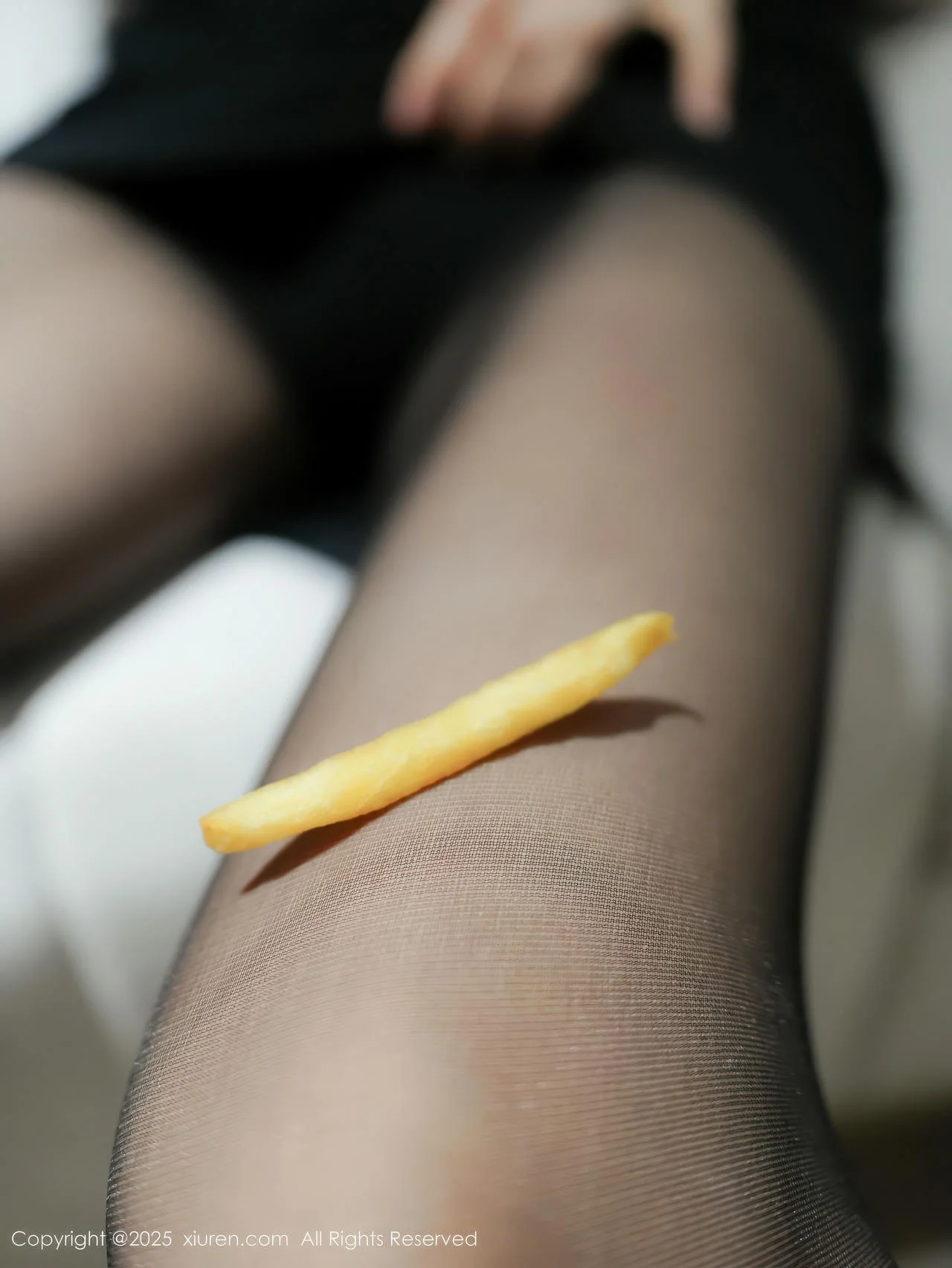 XiuRen 秀人 No.10942 椰汁糯米姬街拍连衣短裙 - 8