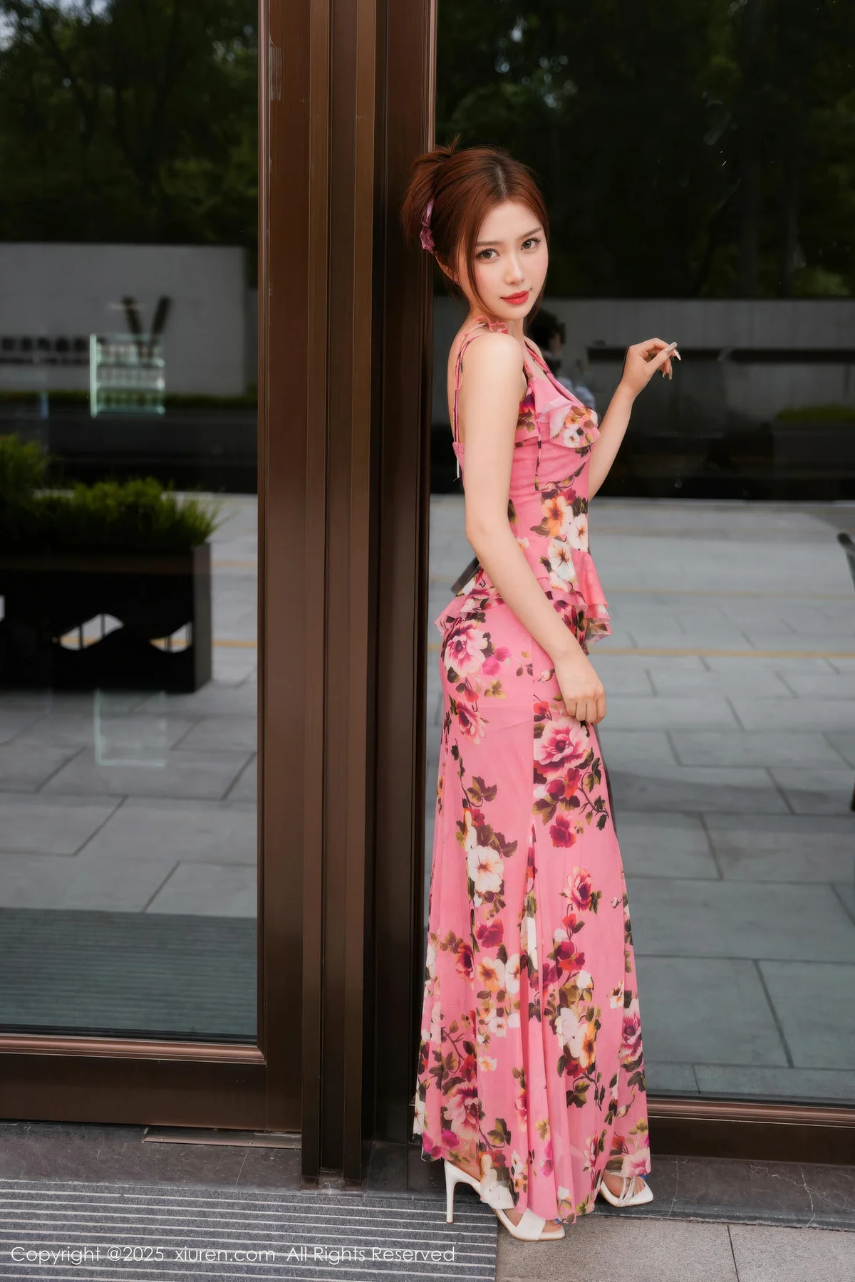 XiuRen 秀人 No.10954 白芷yy 碎花连衣裙身姿柔美 - 2