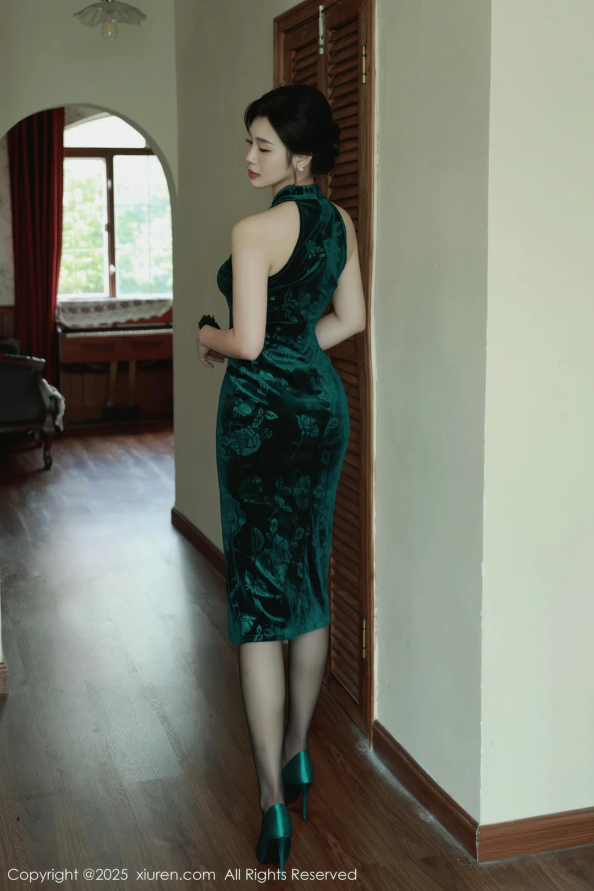 XiuRen 秀人 No.10962 南乔 墨绿色旗袍 - 2