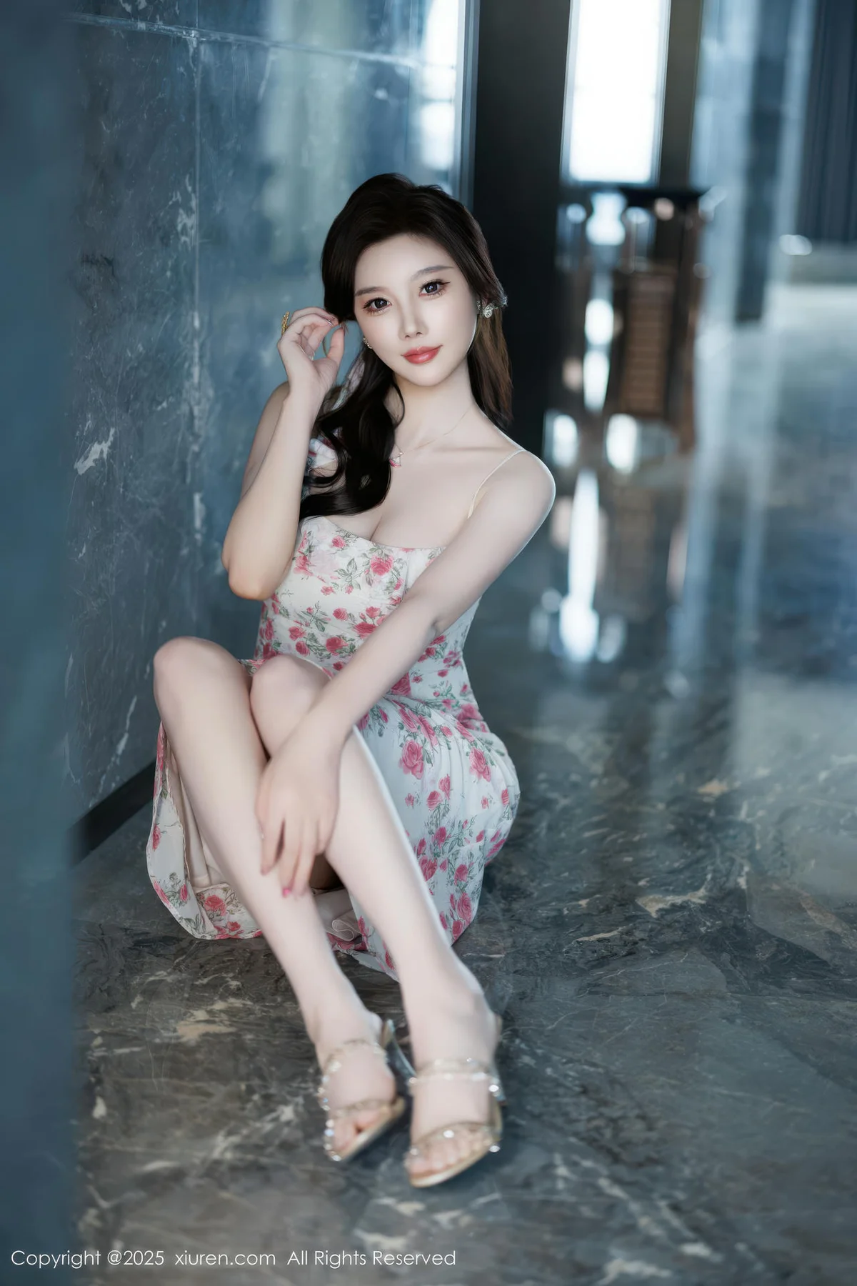 XiuRen 秀人 No.10977 CHENCHEN 性感碎花连衣裙西安旅拍 - 5