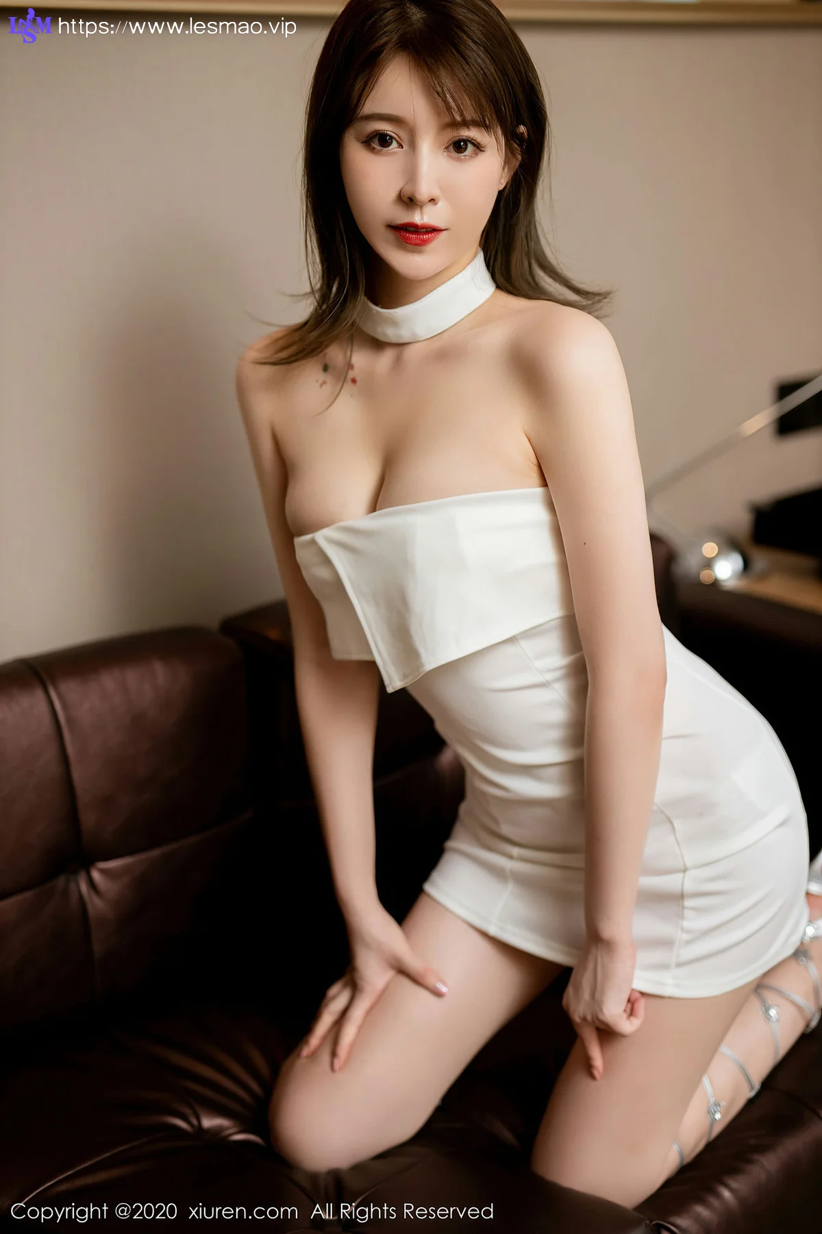 XiuRen 秀人 No.2402 yoo优优 白色抹胸礼裙 - 1