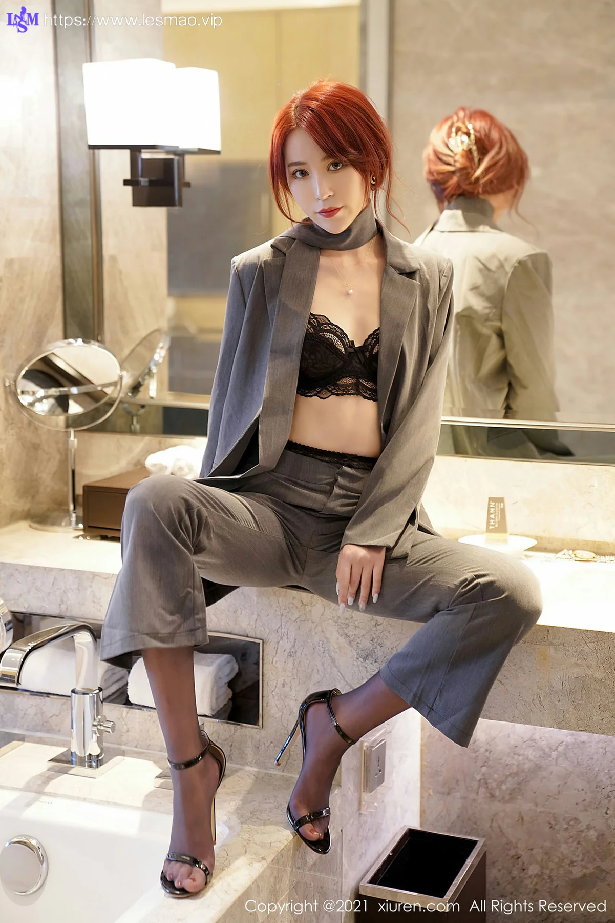 XiuRen 秀人 No.3368  经典职场职业OL 周慕汐baby 制服性感写真 - 1