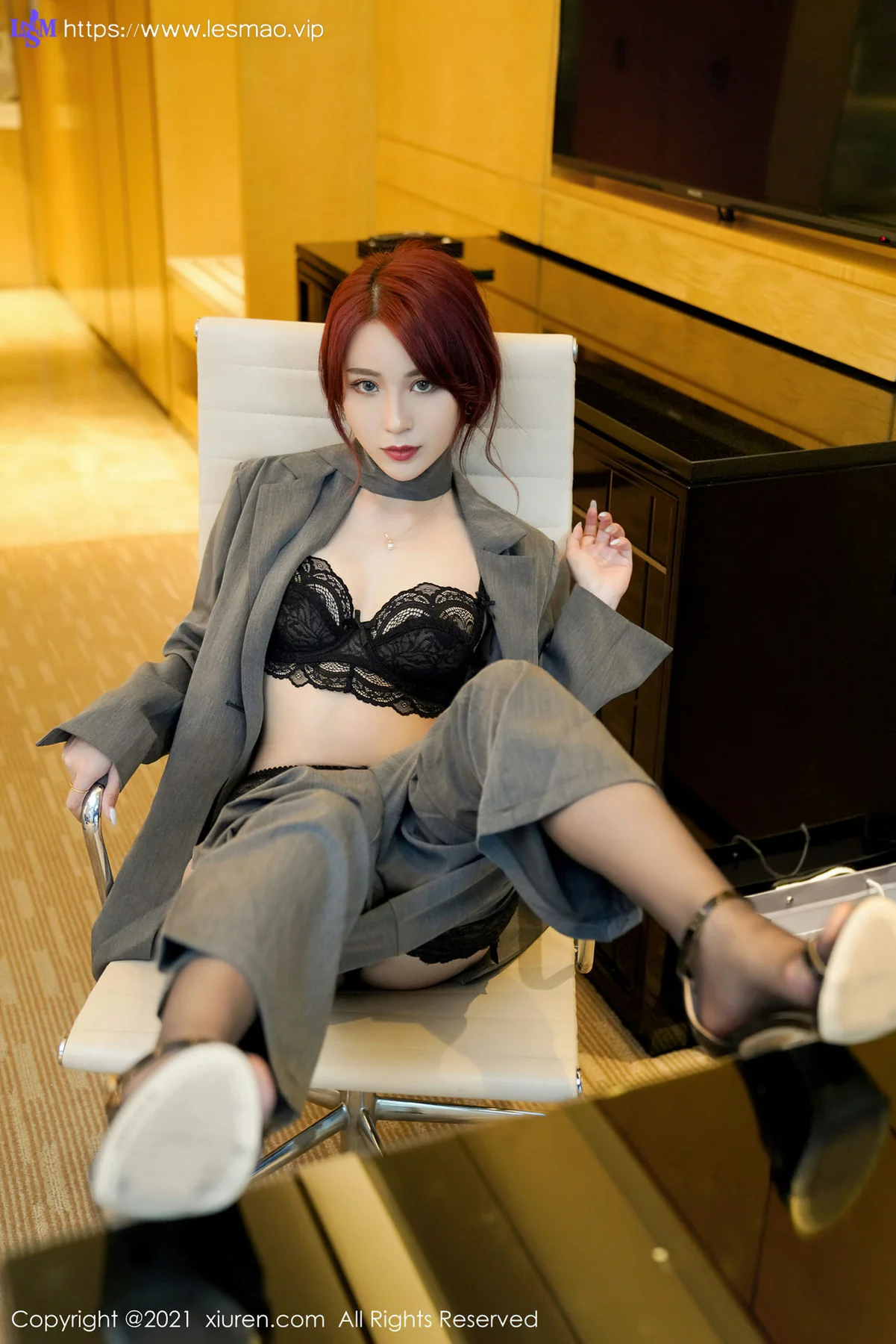 XiuRen 秀人 No.3368 经典职场职业OL 周慕汐baby 制服性感写真 - 1