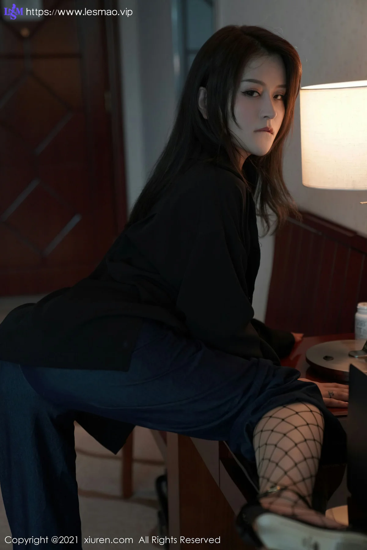 XiuRen 秀人 No.3376 束腰服饰与魅惑网袜 璀灿 性感写真 - 1