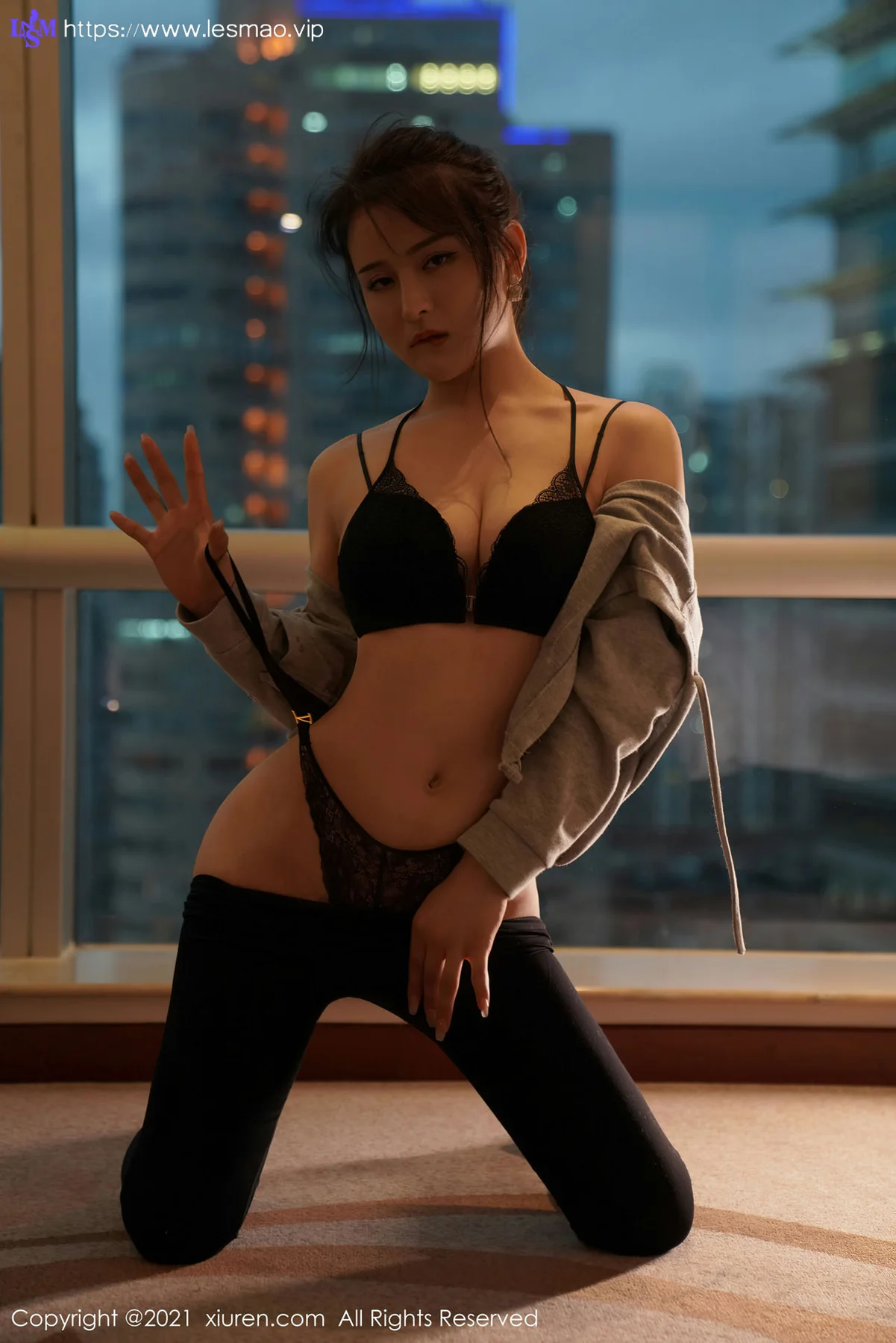 XiuRen 秀人 No.3516  紧身服饰与高难度动作 璀灿 性感写真 - 9