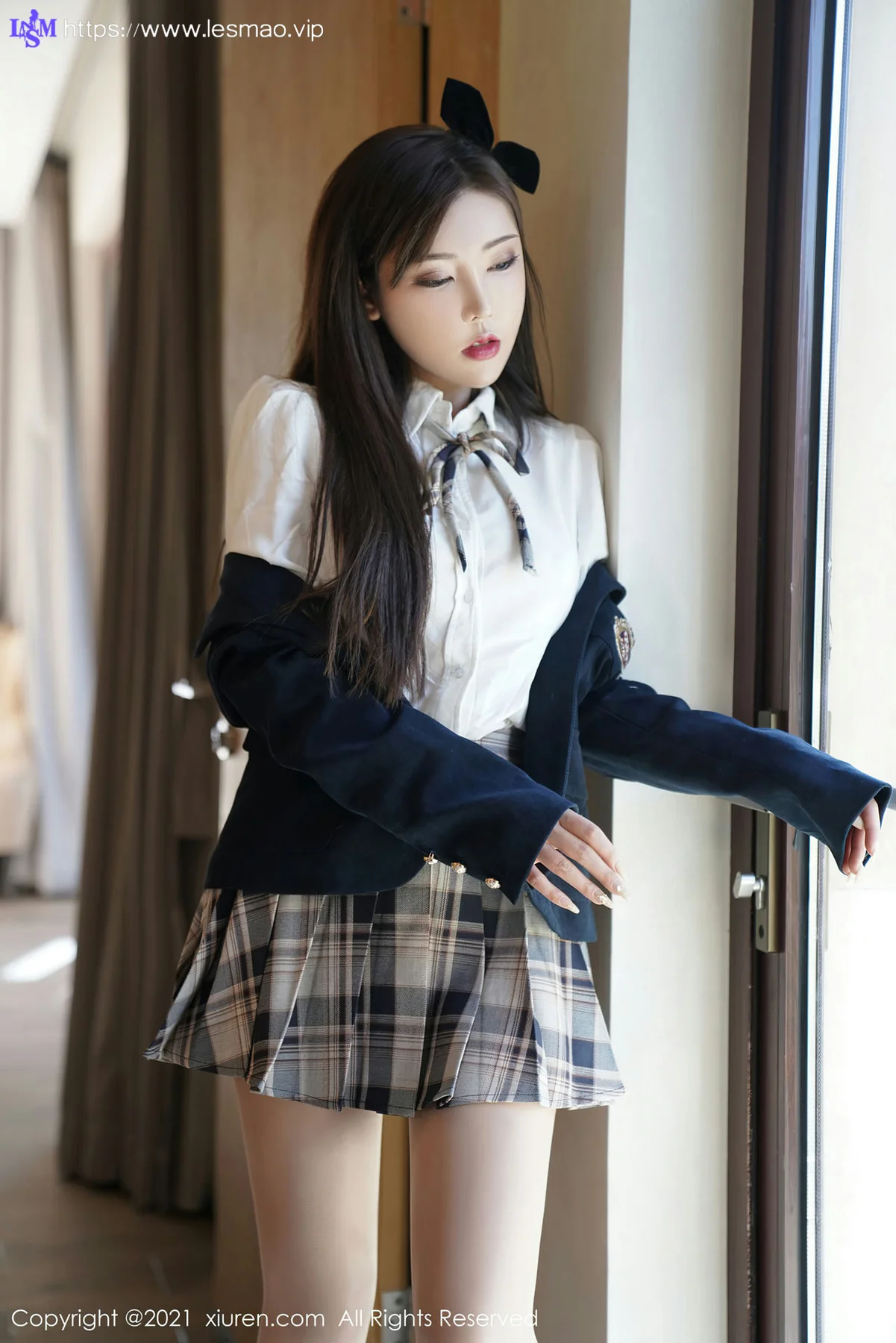 XiuRen 秀人 No.3523  格子裙JK制服 萌汉药baby 北京旅拍写真 - 10