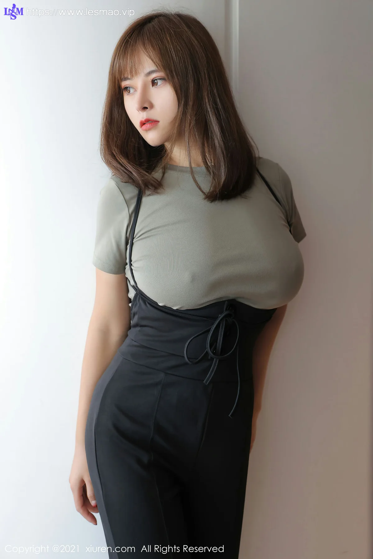 XiuRen 秀人 No.3557 童颜巨乳身材火辣的妹子 奈沐子 性感写真2 - 4