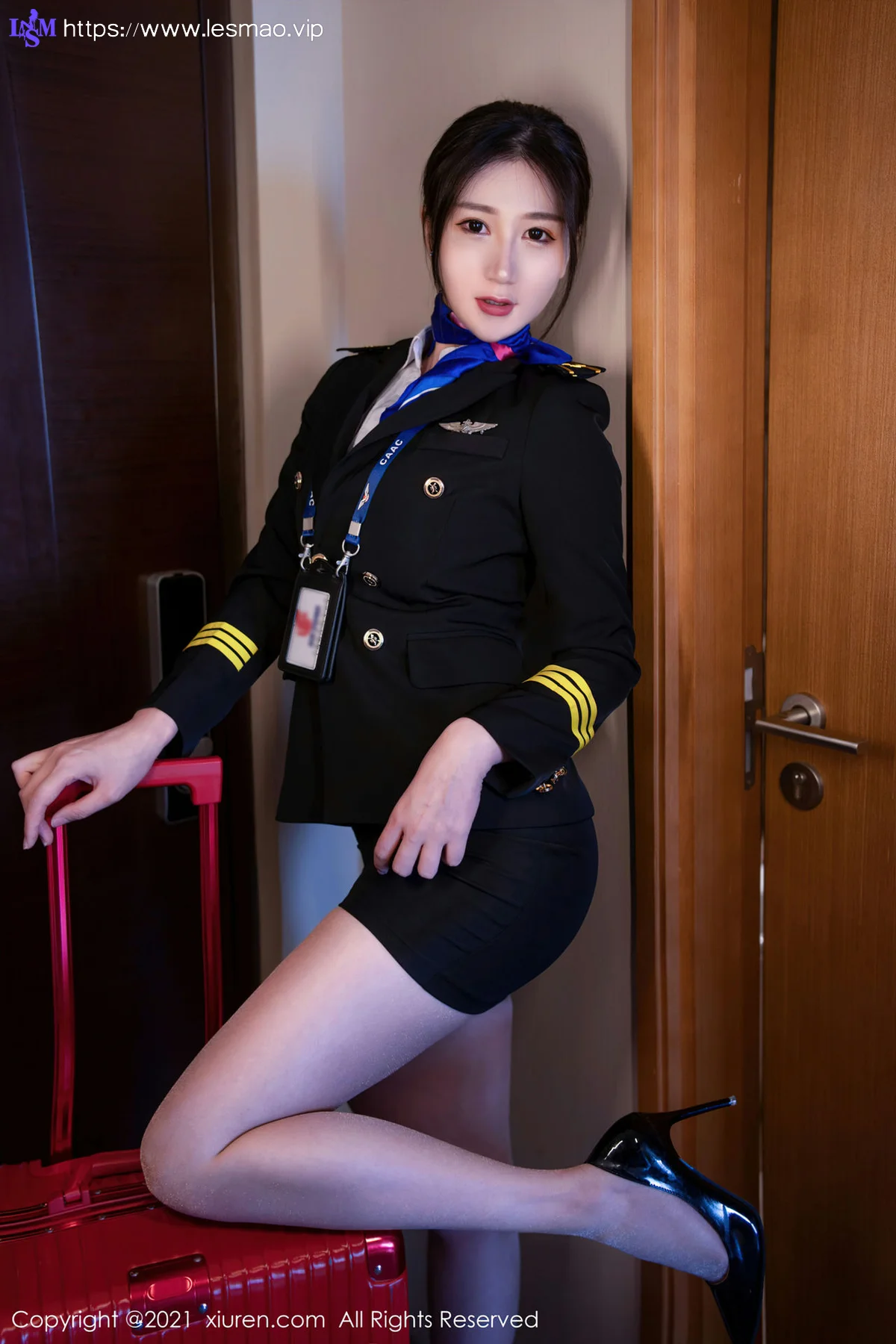 XiuRen 秀人 No.3839 制服机长御姐 顾乔楠Cora 性感写真2 - 1