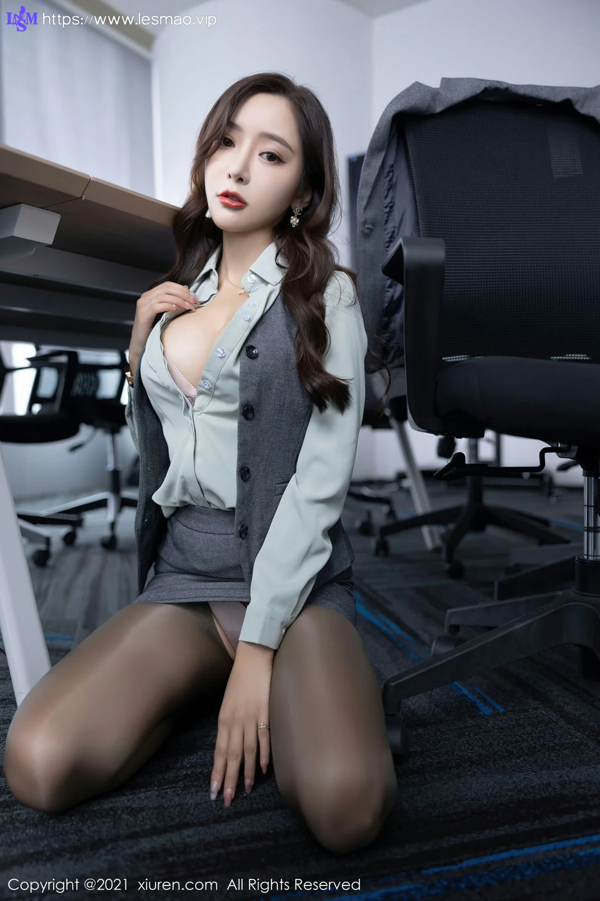 XiuRen 秀人 No.4251 职业装OL 王馨瑶yanni 性感写真11 - 3
