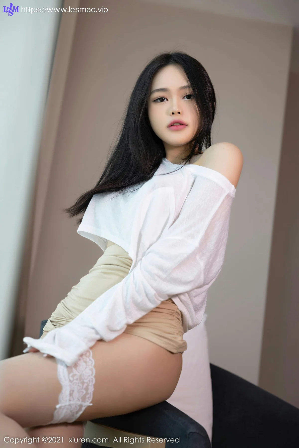 XiuRen 秀人 No.4305 新人模特 Niki可雅 杏色超短裙写真 - 7