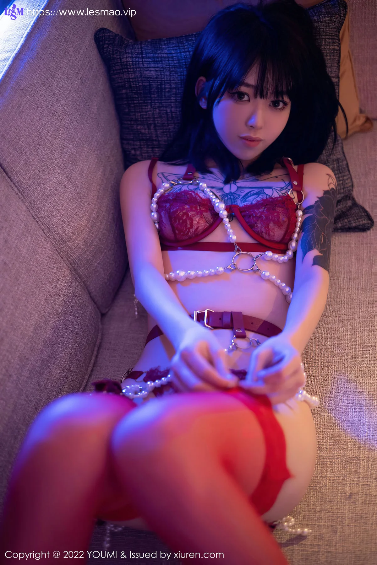 XiuRen 秀人 No.4805 红色丝袜丝 奶瓶. 性感写真 - 1