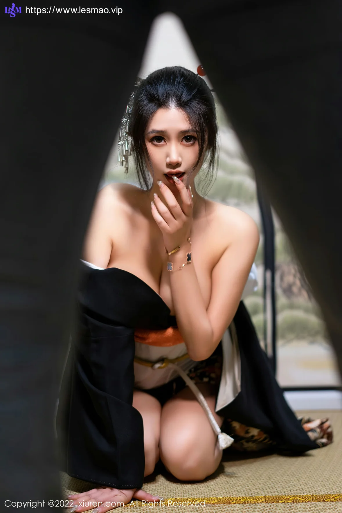 XiuRen 秀人 No.5932 laura阿姣 深色日式和服性感写真 - 2