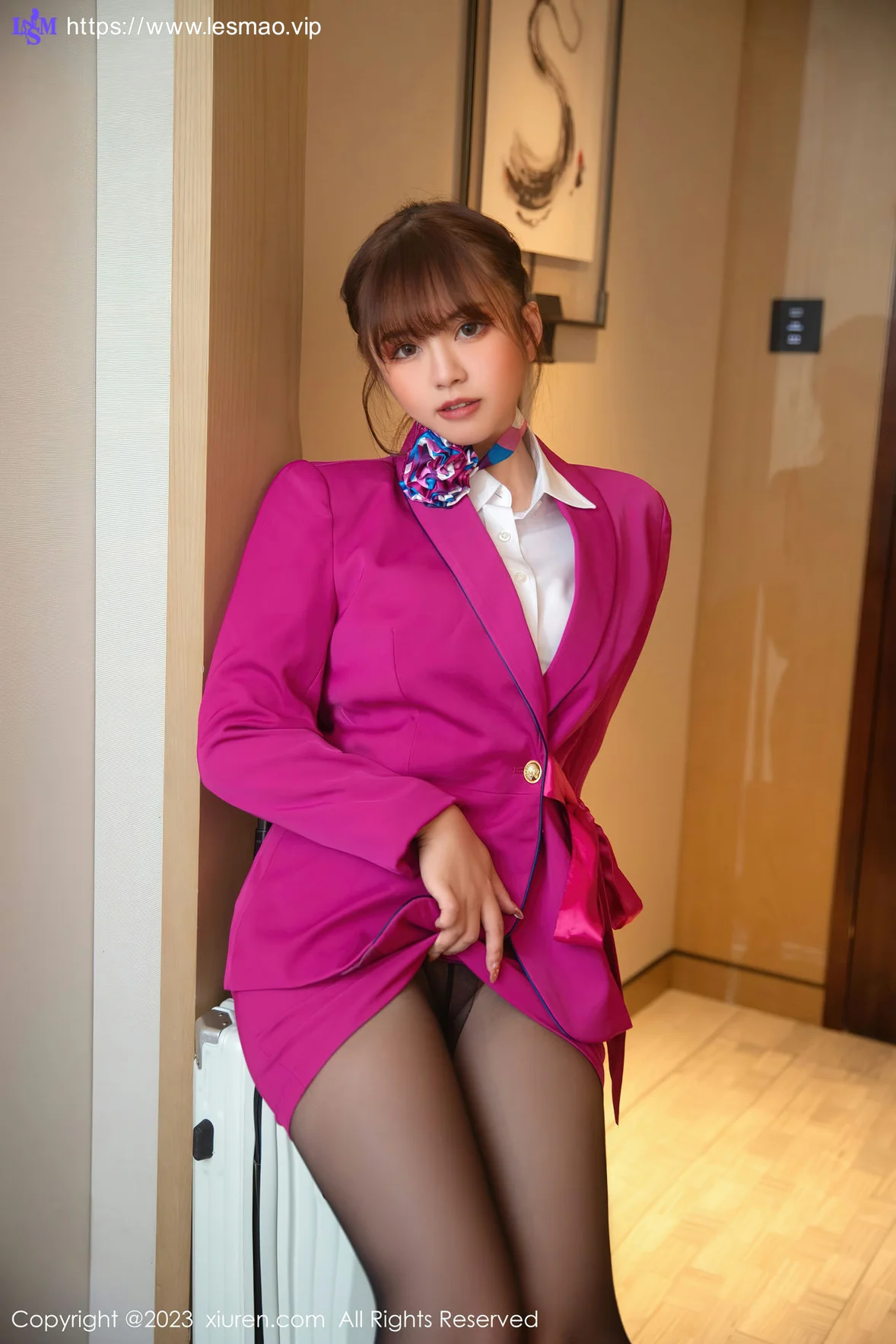 XiuRen 秀人 No.6318 张思允Nice 玫红色空姐制服性感写真1 - 3