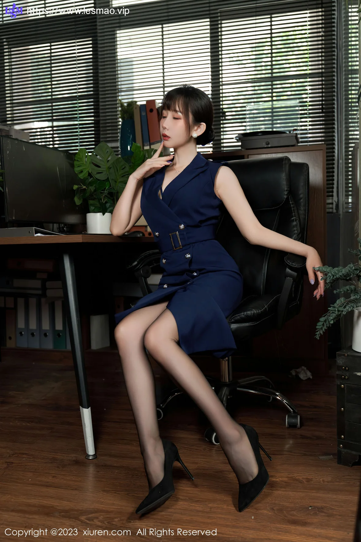 XiuRen 秀人 No.6737 波巧酱 剧情主题“办公室不能说的秘密”性感写真11 - 6