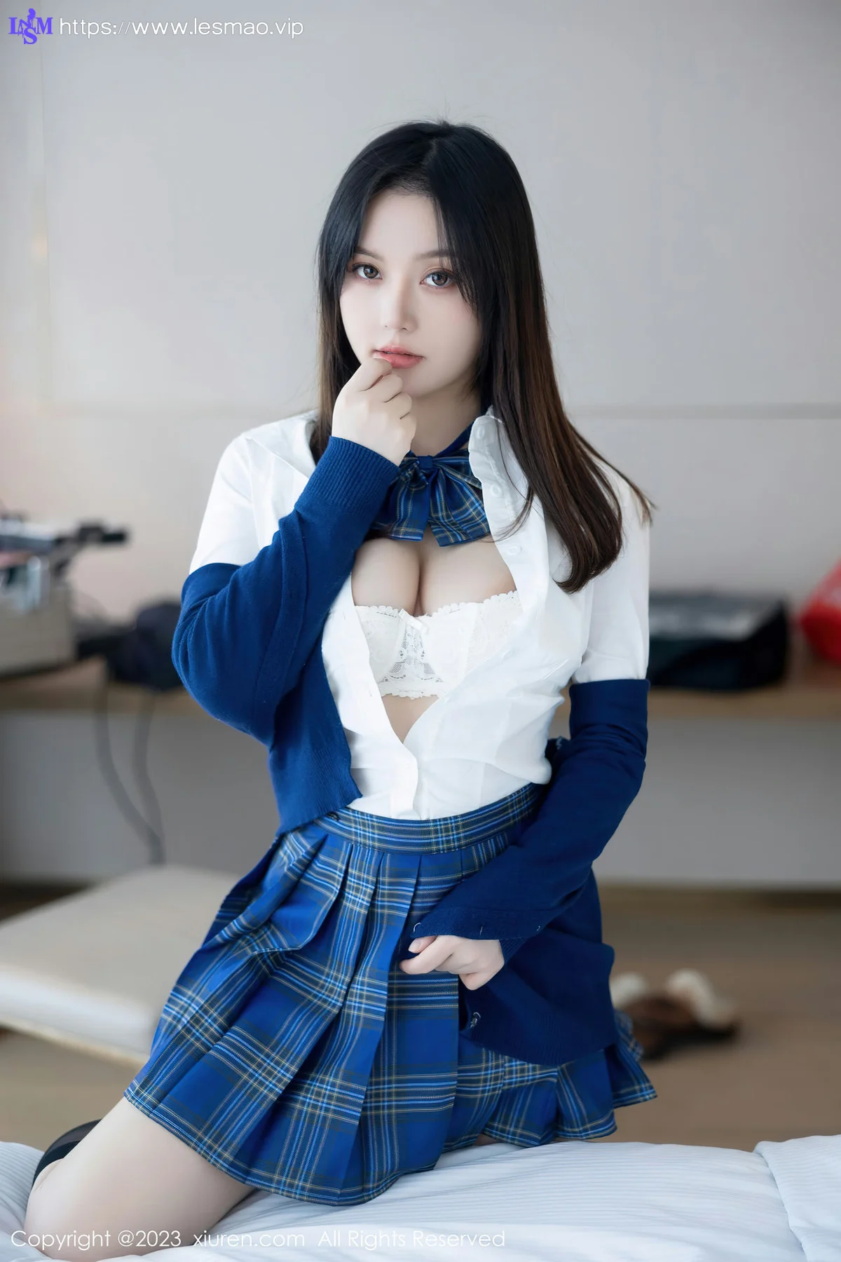 XiuRen 秀人 No.7754  豆瓣酱 白色蕾丝蓝色格子短裙写真111 - 9