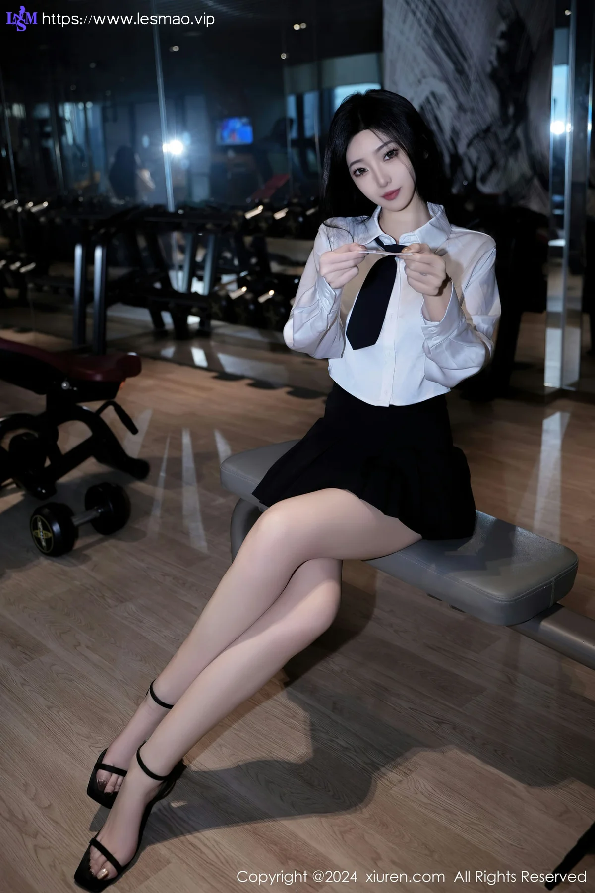 XiuRen 秀人 No.7894  安琪Yee 黑色短裙性感写真 - 1
