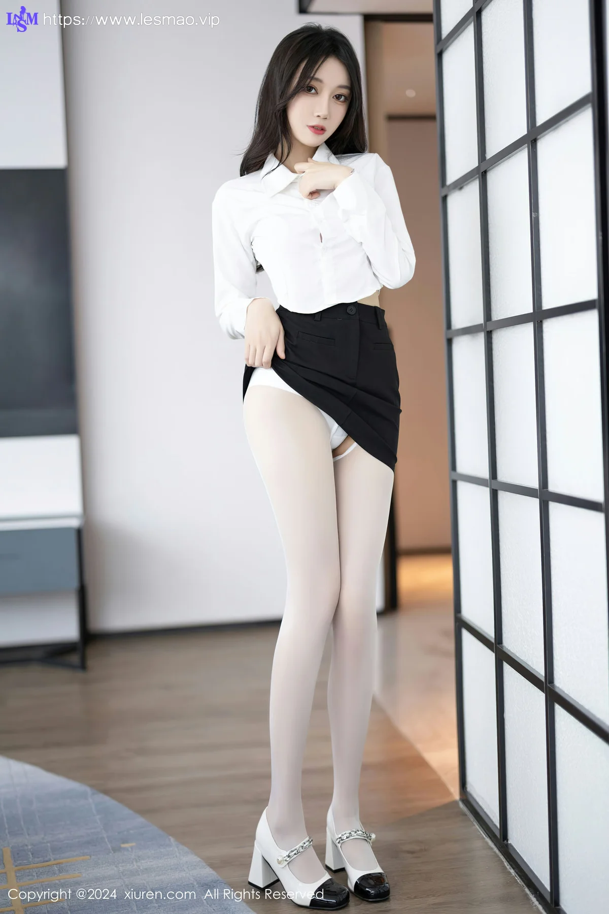 XiuRen 秀人 No.8247 玥儿玥 白色丝袜哈尔滨旅拍1 - 5