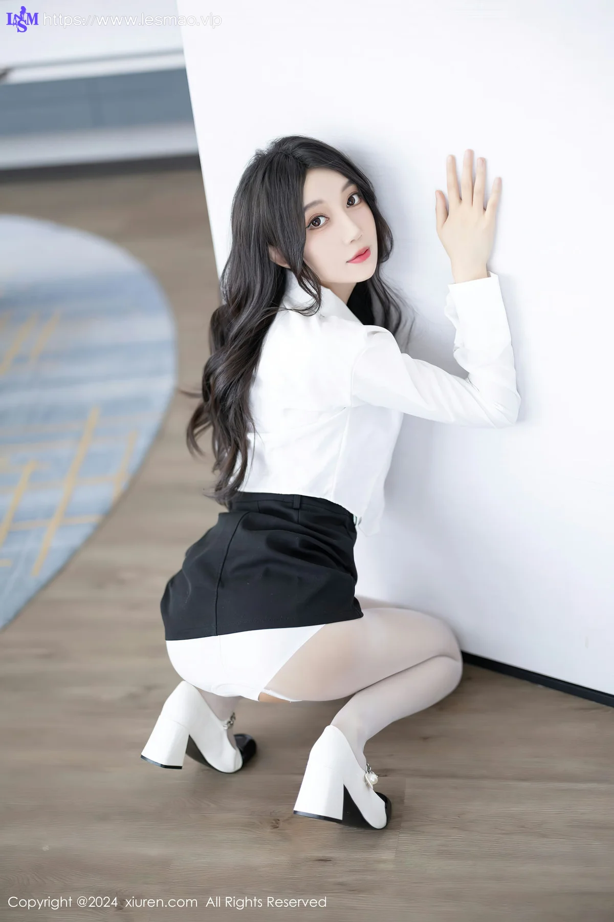 XiuRen 秀人 No.8247 玥儿玥 白色丝袜哈尔滨旅拍1 - 4
