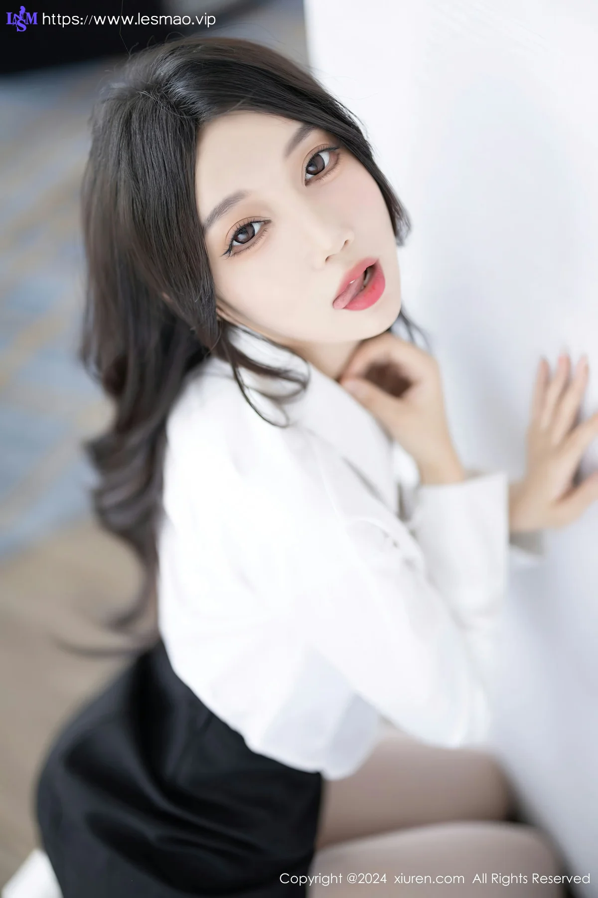 XiuRen 秀人 No.8247 玥儿玥 白色丝袜哈尔滨旅拍1 - 5