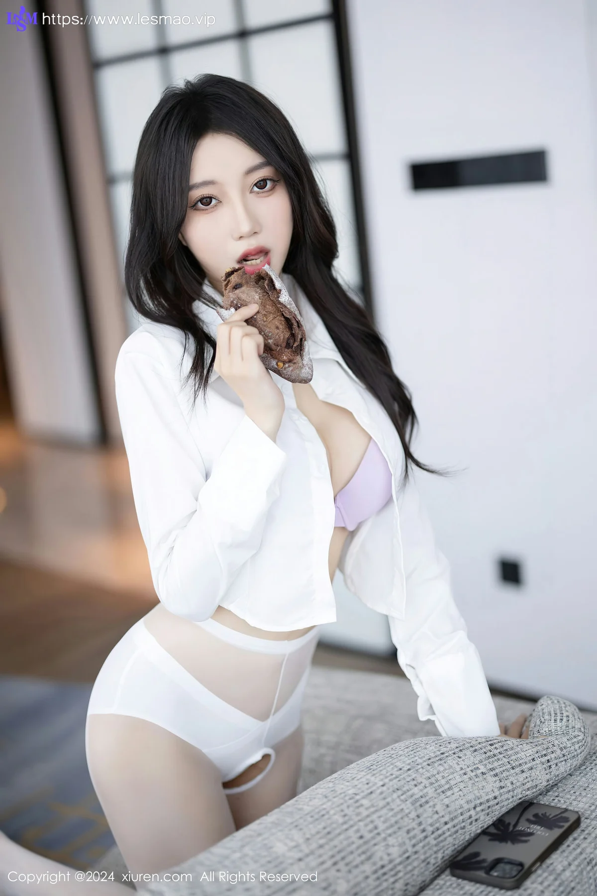 XiuRen 秀人 No.8247 玥儿玥 白色丝袜哈尔滨旅拍1 - 3