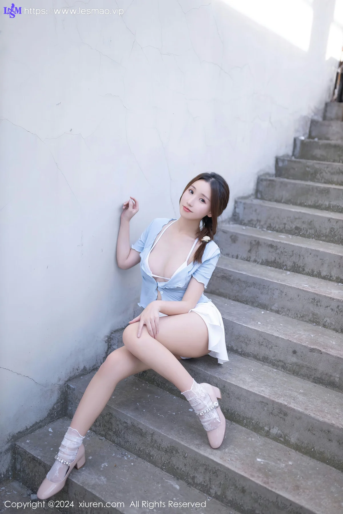 XiuRen 秀人 No.8369 杏子Yada 白色短裙性感写真 - 2