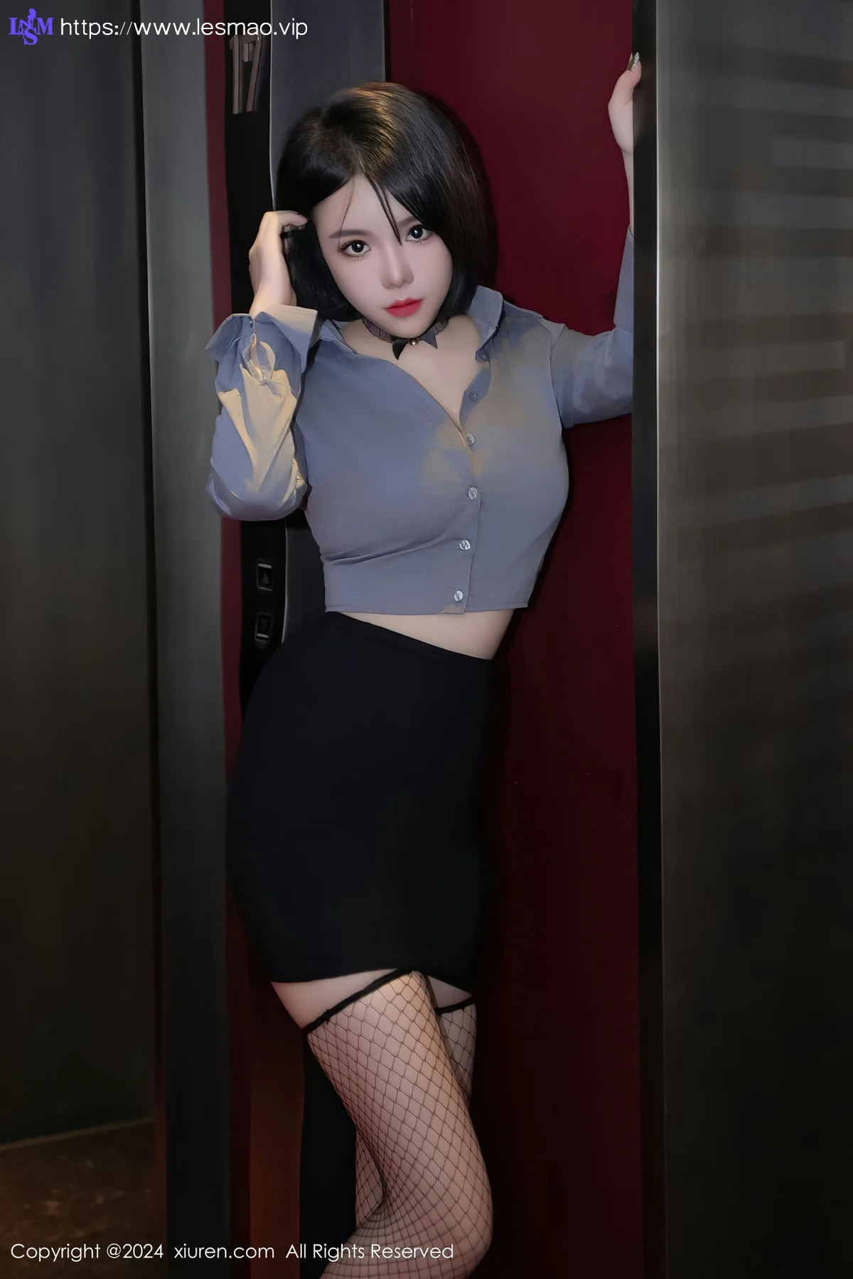 XiuRen 秀人 No.8435 陆萱雅 短发灰色制服性感写真 - 3