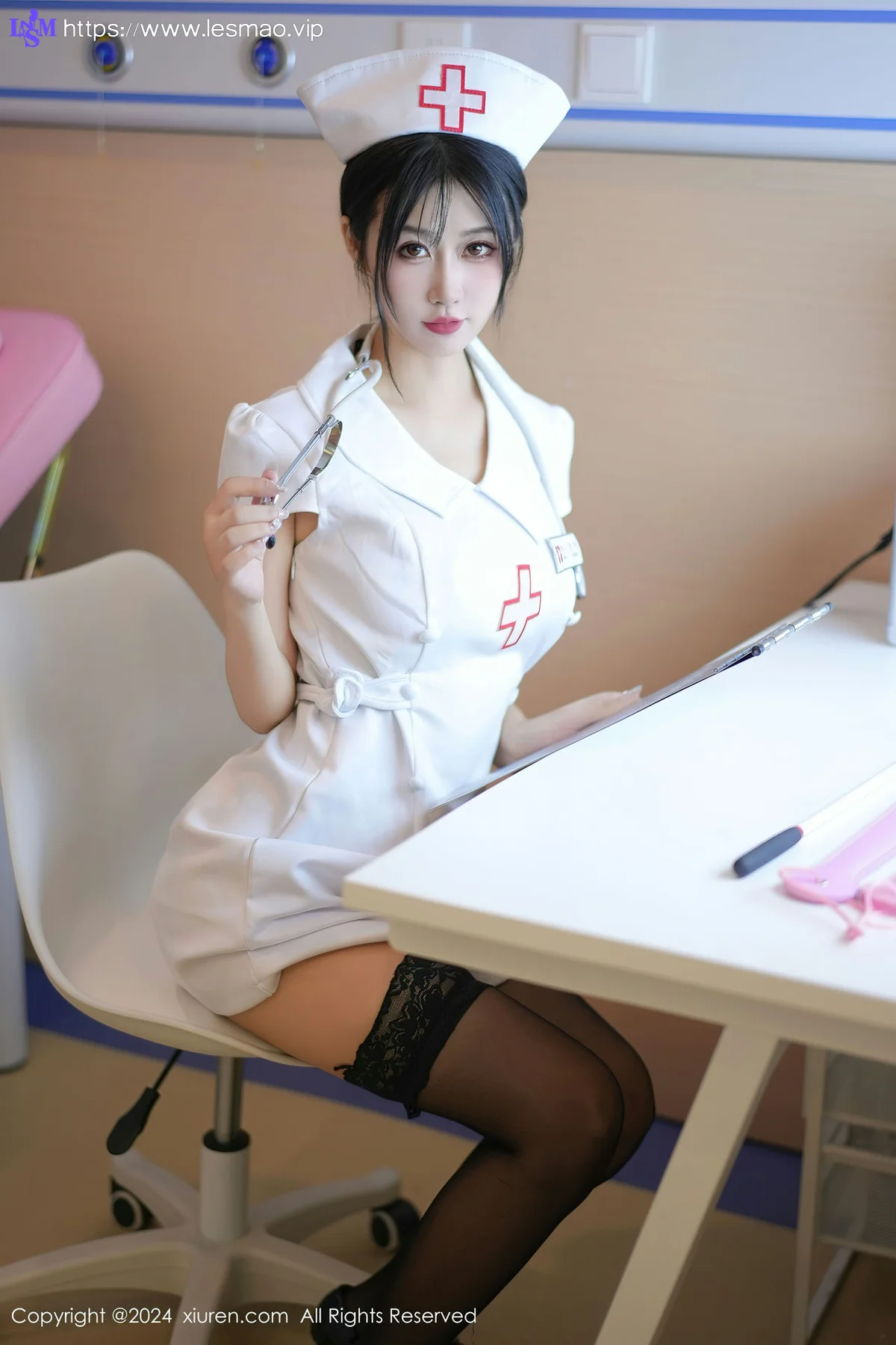 XiuRen 秀人 No.8512 laura阿姣 白色护士服性感写真1 - 5