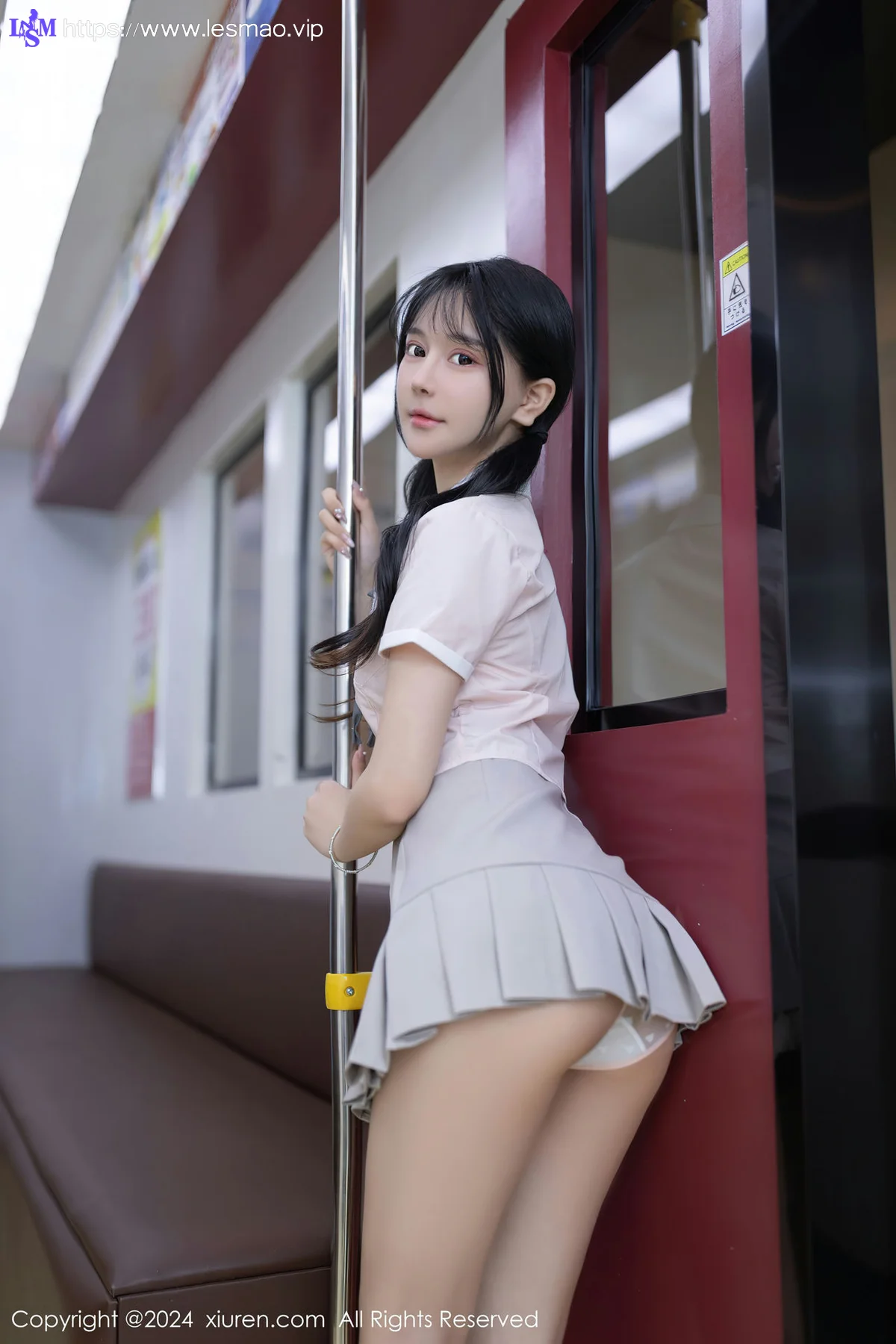 XiuRen 秀人 No.8515 幼幼 浅色学妹制服性感写真11 - 4