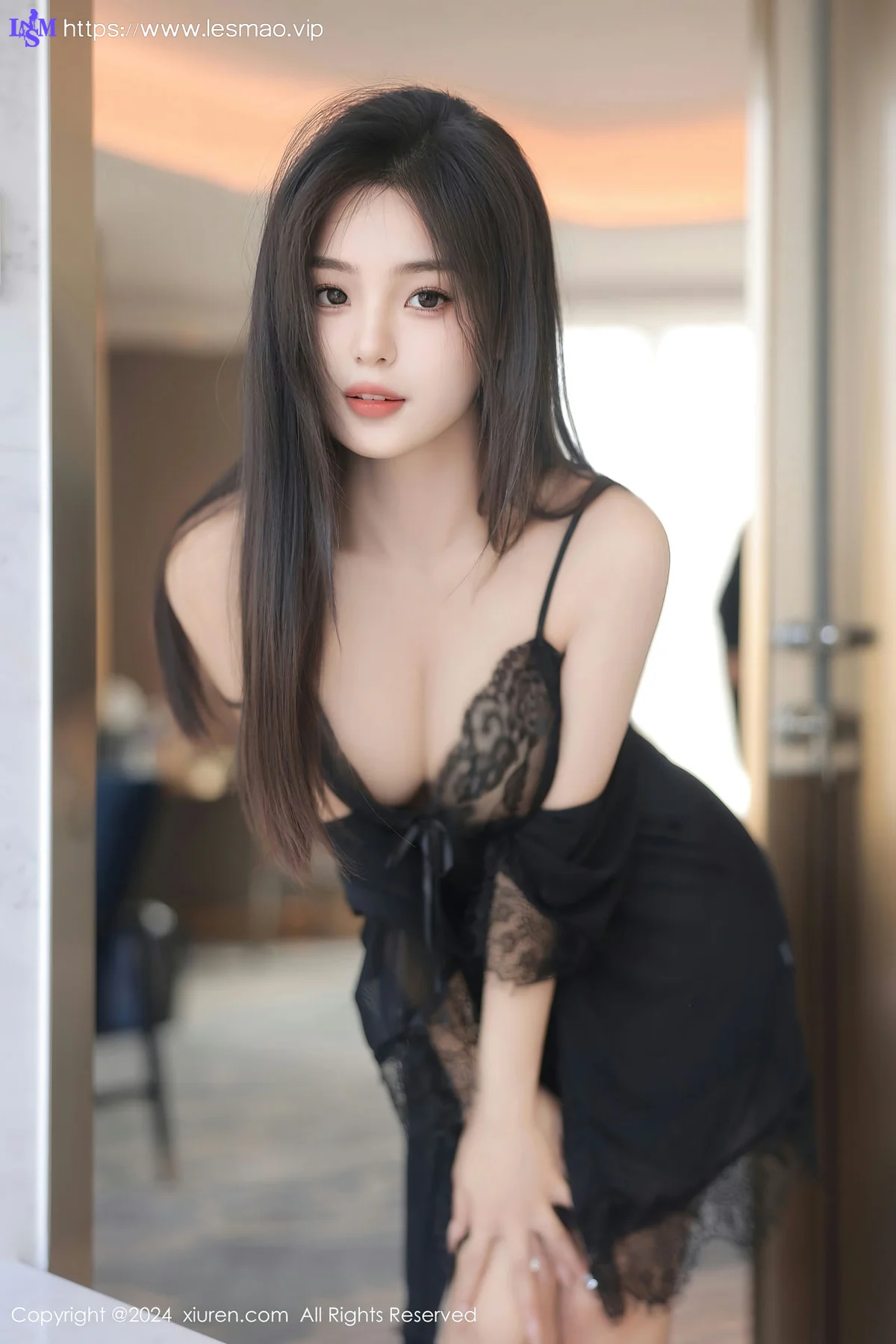 XiuRen 秀人 No.8550 周周不吃香菜 黑色轻透服饰性感写真1 - 6