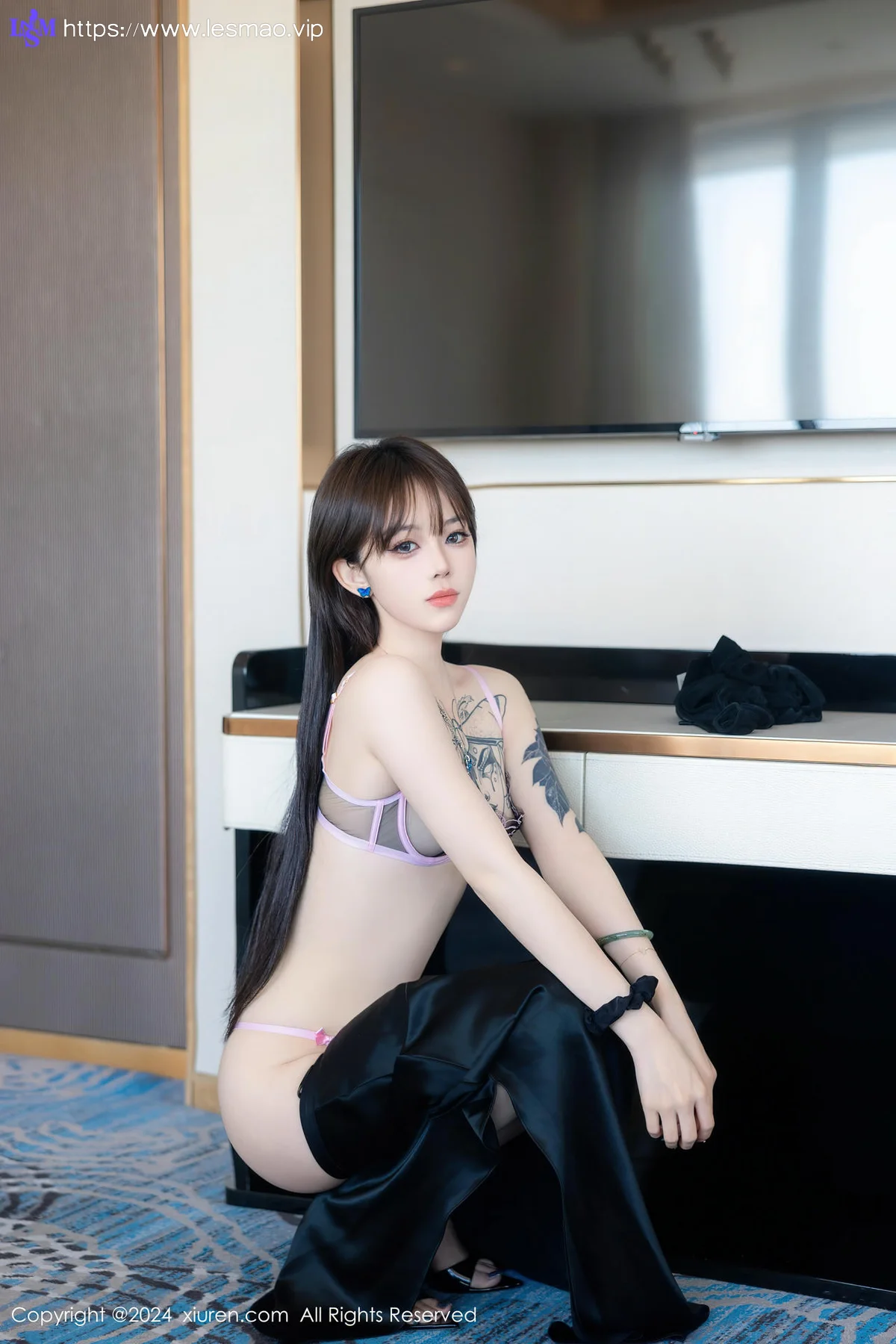 XiuRen 秀人 No.8661 奶瓶. 极致美腿性感写真11 - 9