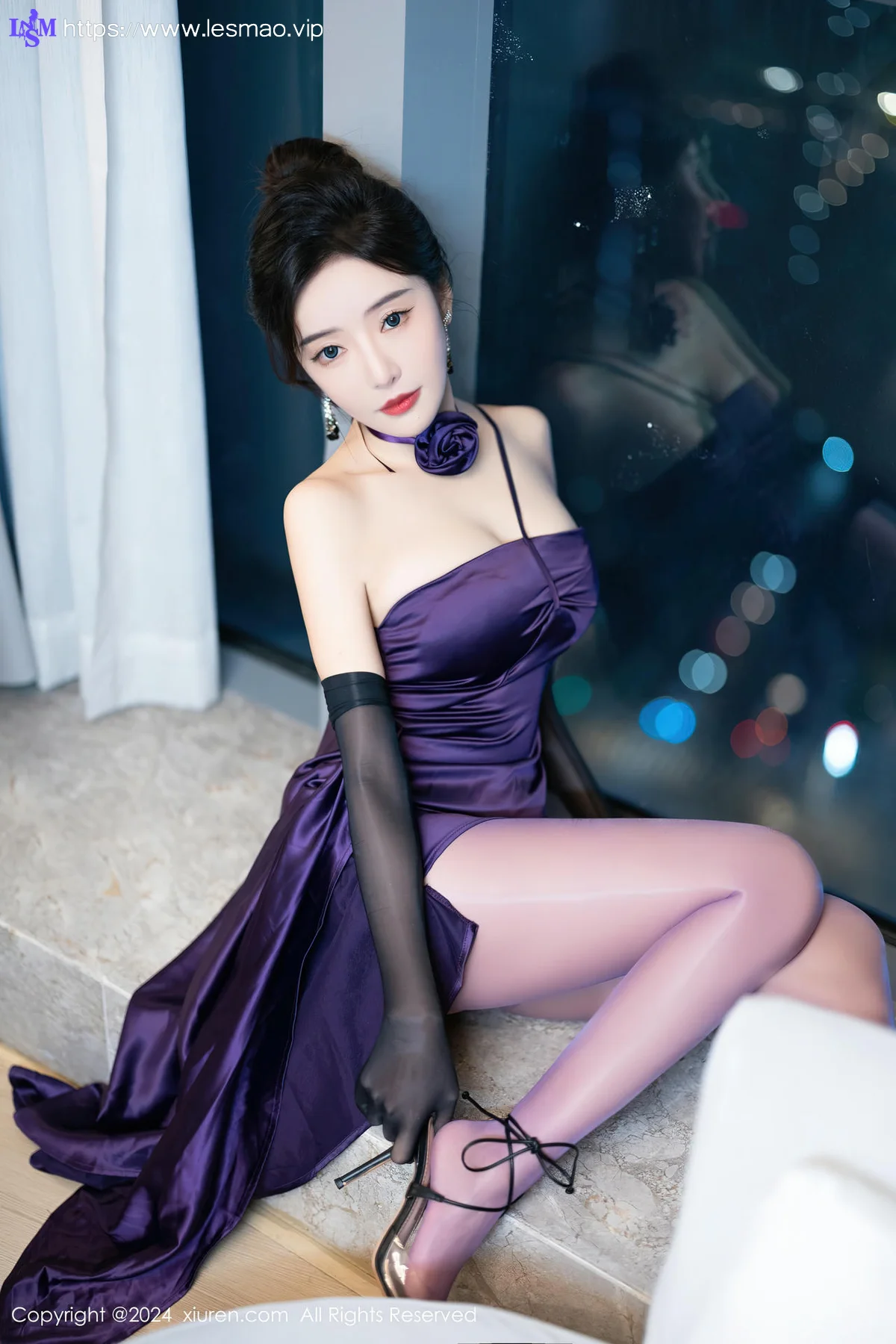 XiuRen 秀人 No.8698 王馨瑶yanni 紫色丝袜性感写真1 - 2