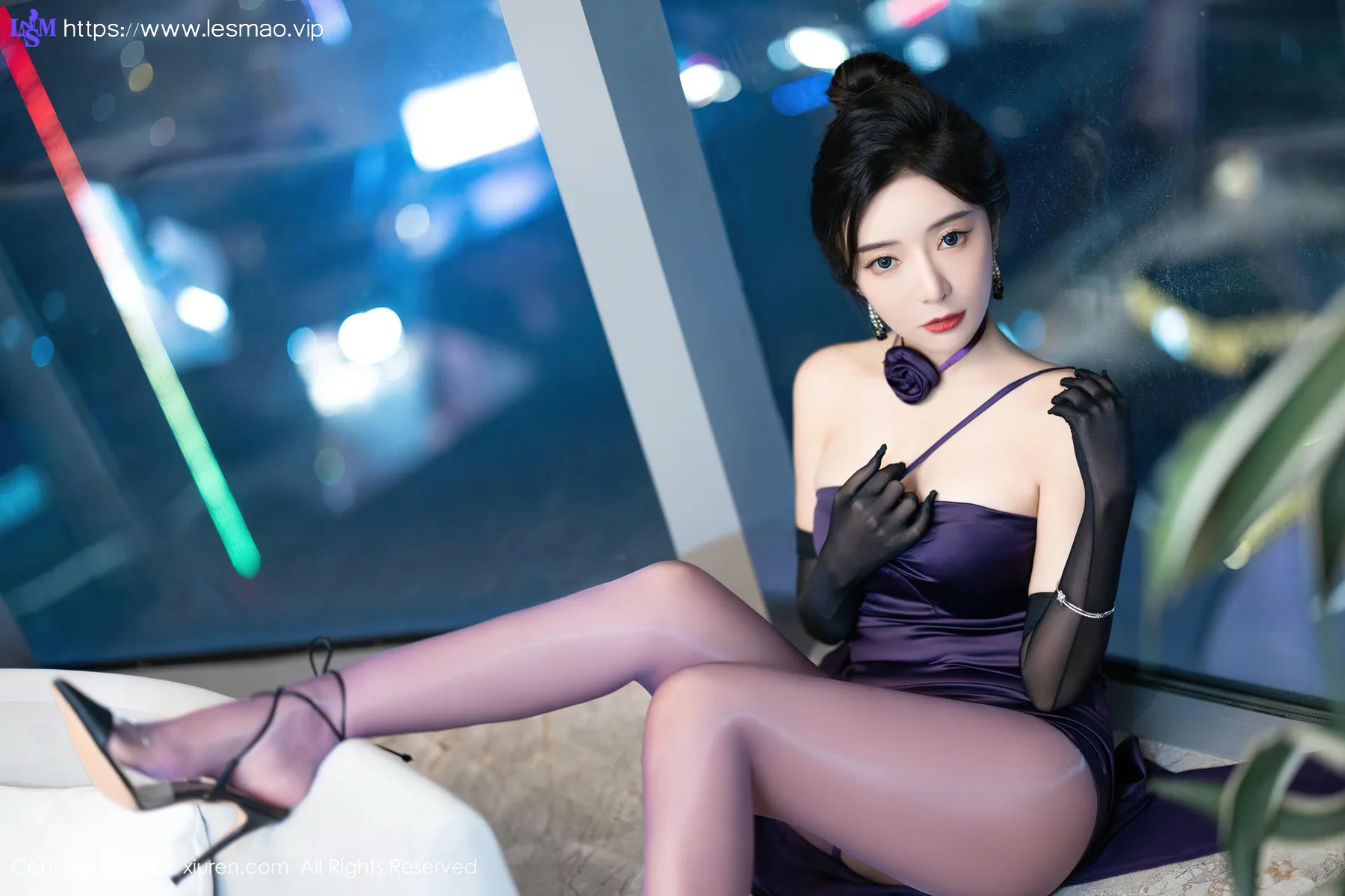 XiuRen 秀人 No.8698 王馨瑶yanni 紫色丝袜性感写真1 - 9