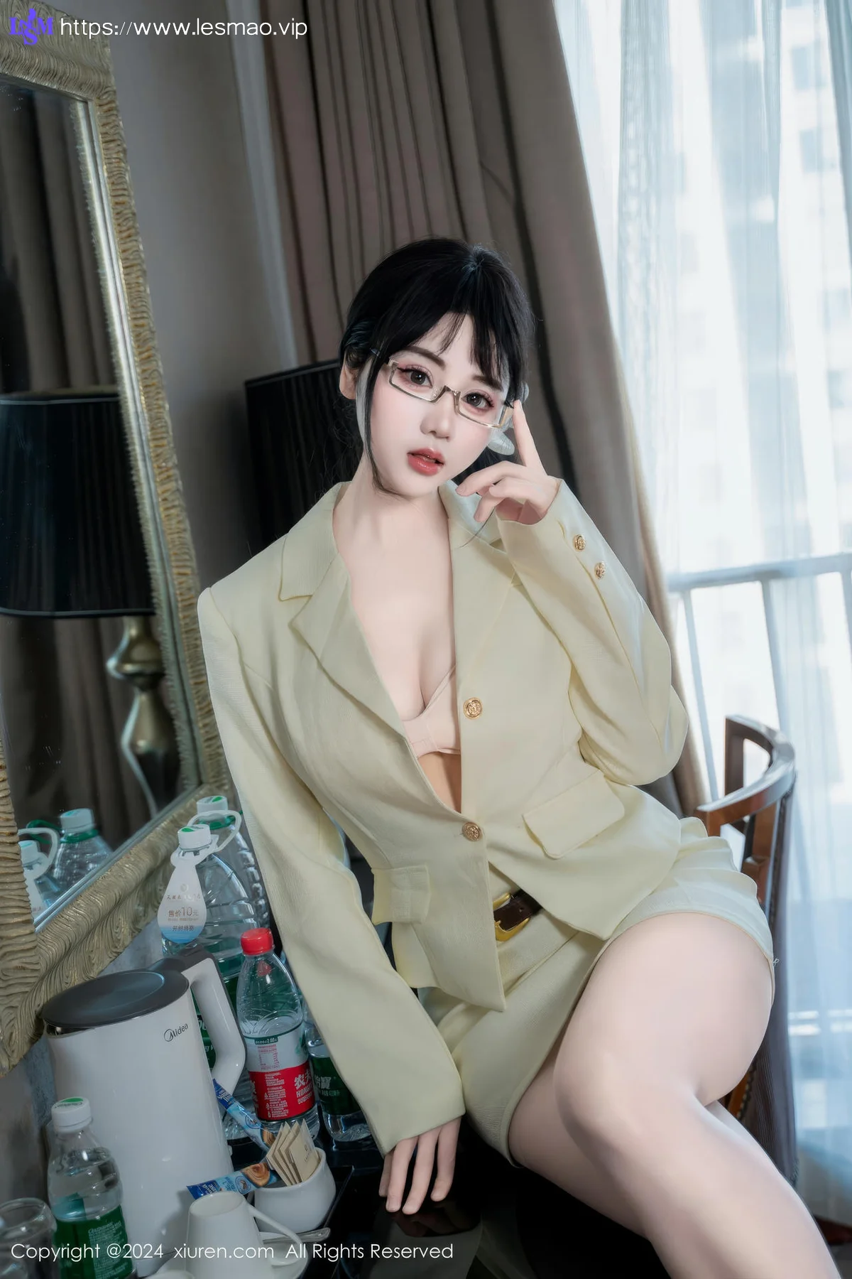 XiuRen 秀人 No.8717 汐汐爱吃草莓 职业装内部Sm套装性感写真 - 2