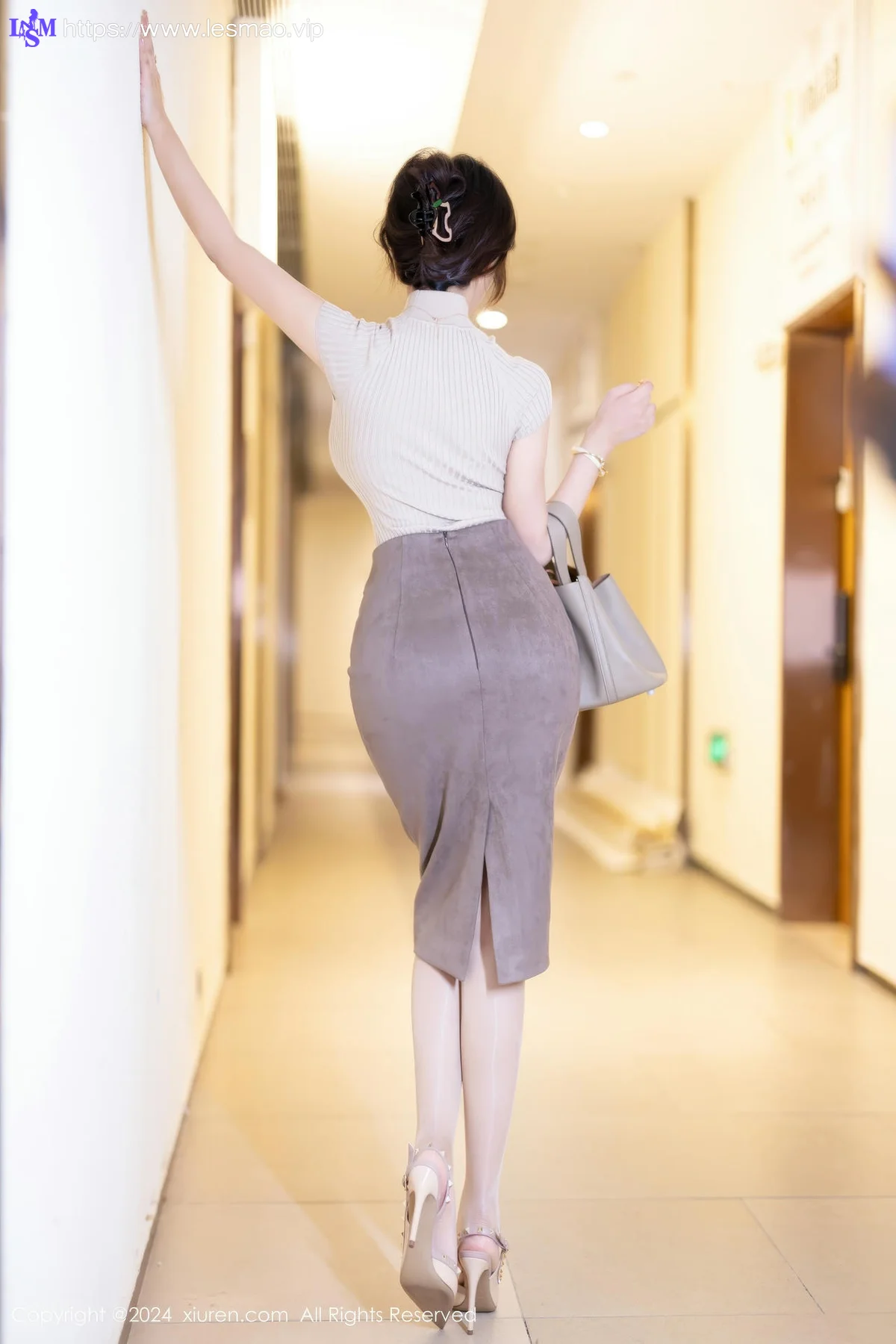 XiuRen 秀人 No.8741 王馨瑶yanni 魅惑肉丝性感写真222 - 1