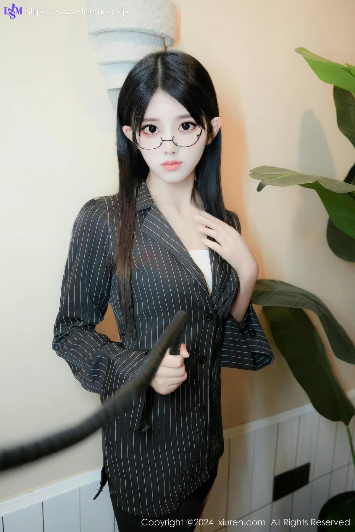 XiuRen 秀人 No.8802 美少女 黑色OL性感写真 - 1