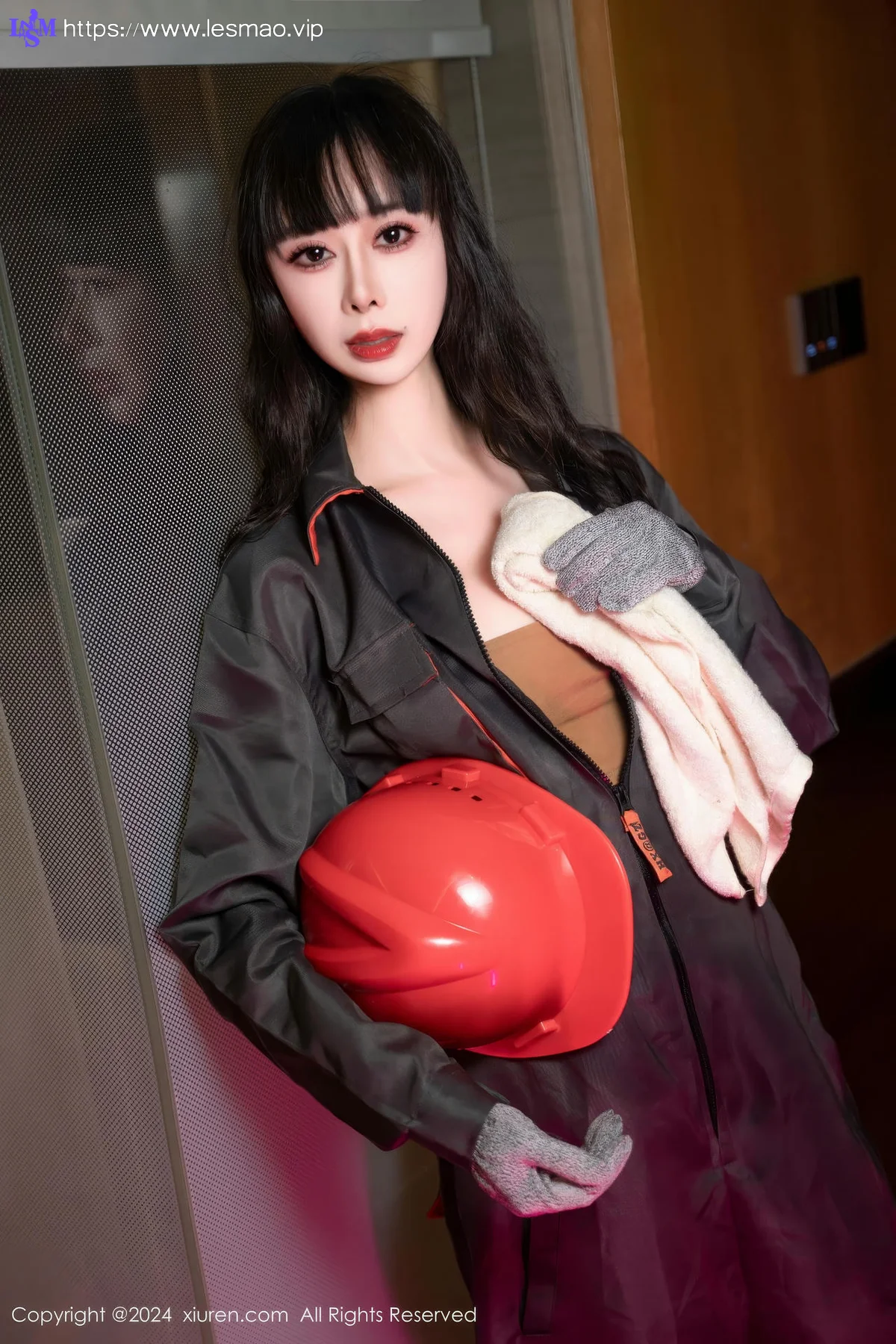 XiuRen 秀人 No.8938 宝宝甜 上门女维修工特殊服务性感写真 - 2