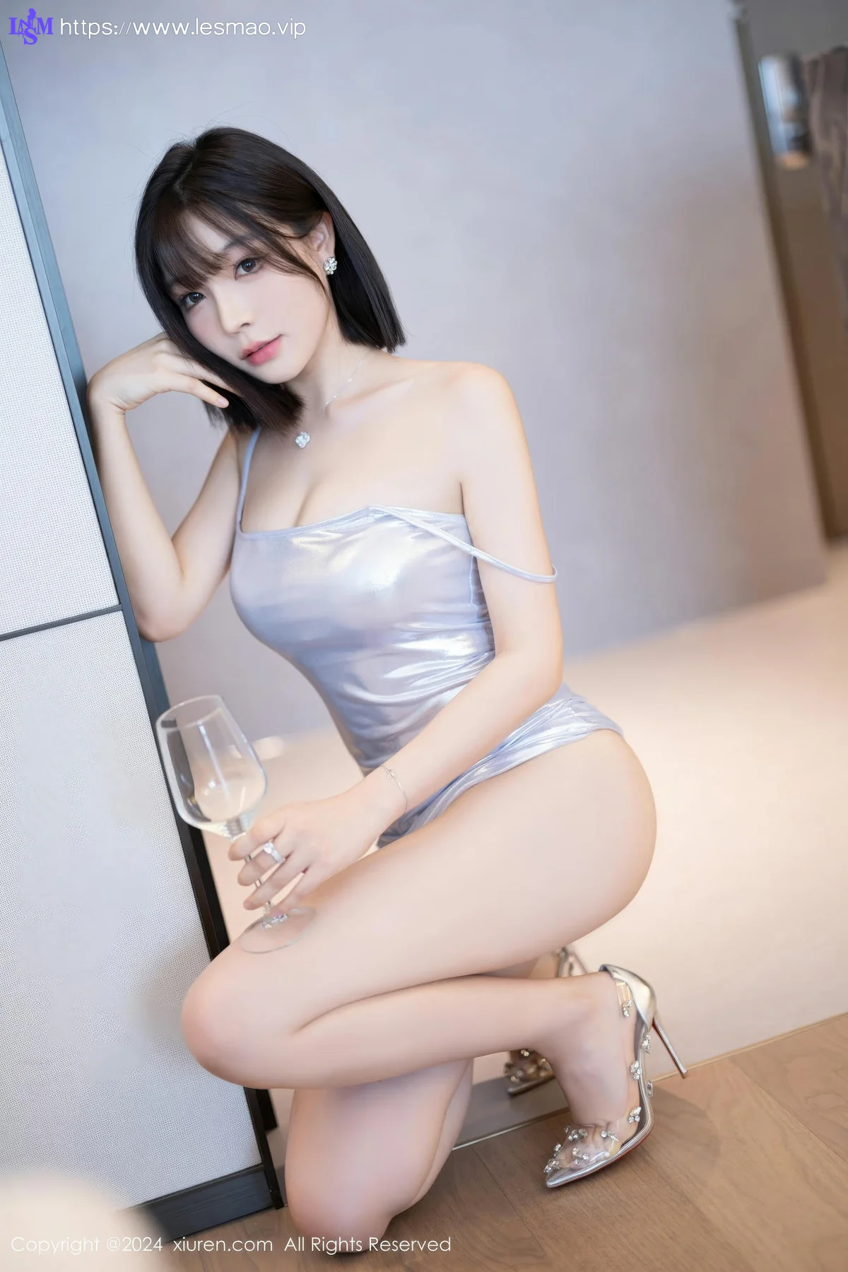 XiuRen 秀人 No.9020 徐莉芝Booty 白色连衣短裙性感写真1 - 4