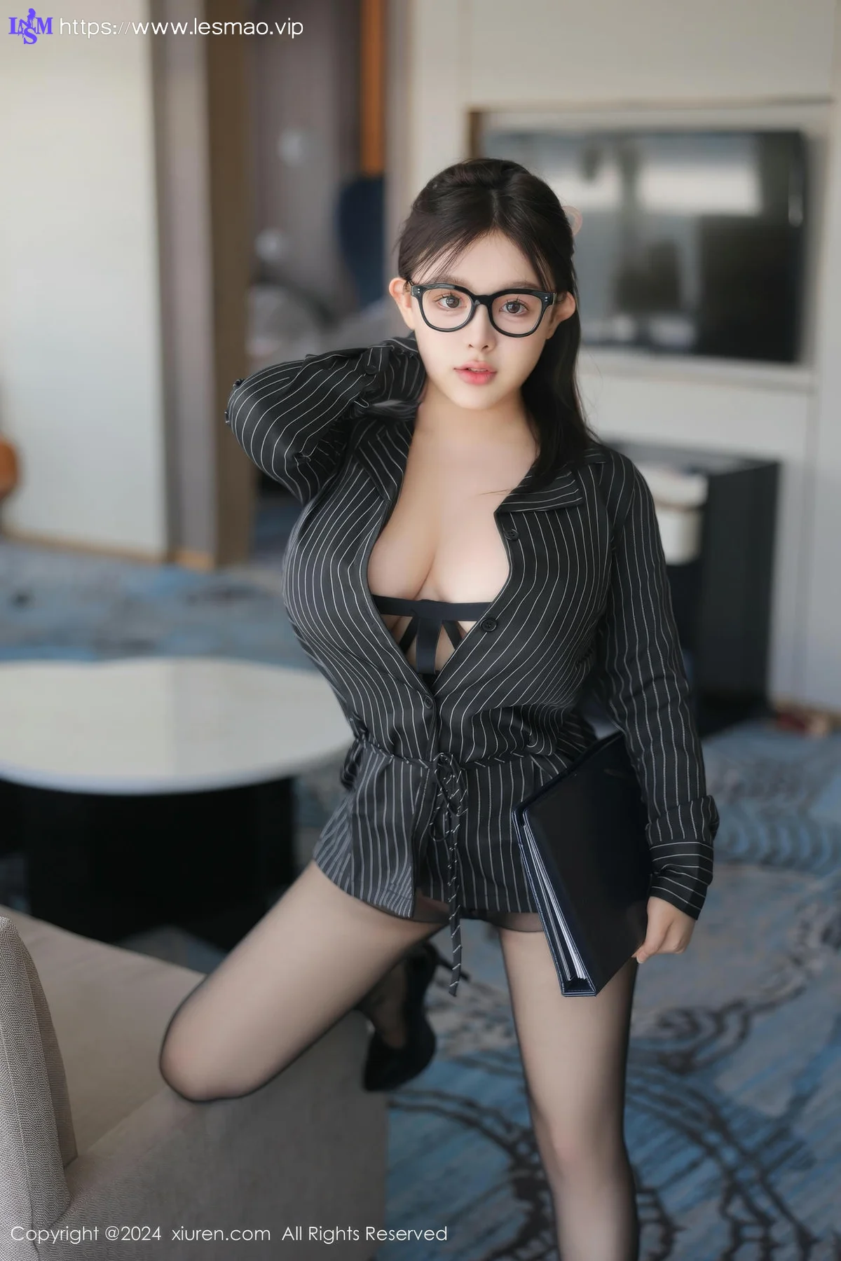 XiuRen 秀人 No.9026 娜娜子yy 黑色OL服饰性感写真1 - 4