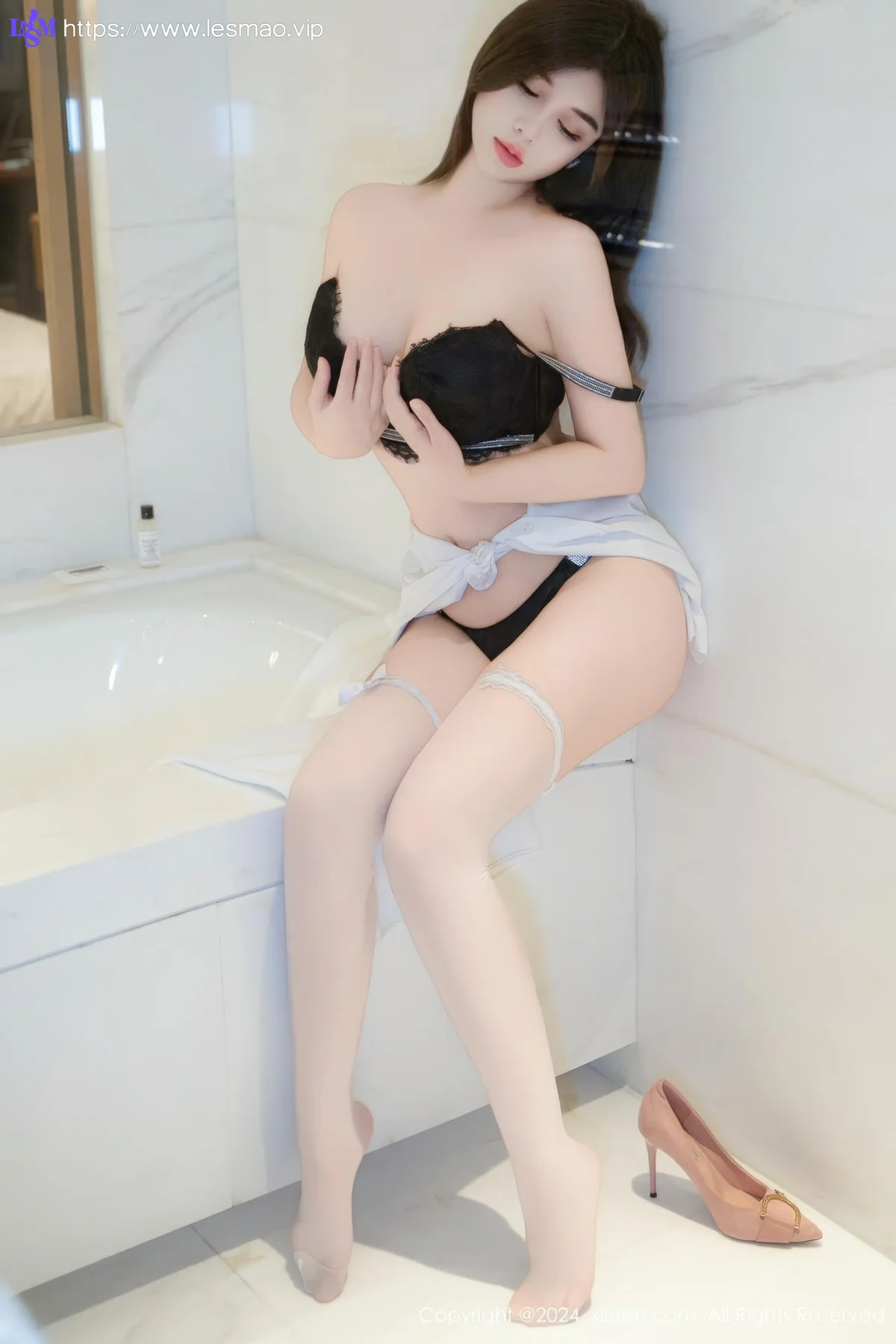 XiuRen 秀人 No.9066 周jojobaby 灰色短裙白色丝袜性感写真 - 1