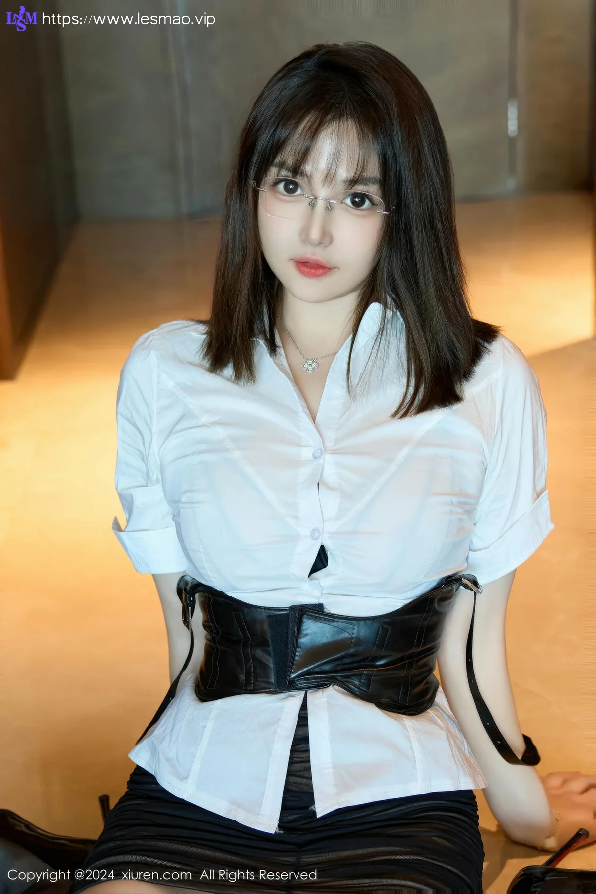 XiuRen 秀人 No.9104 养乐多Doll 白色OL性感写真 - 9