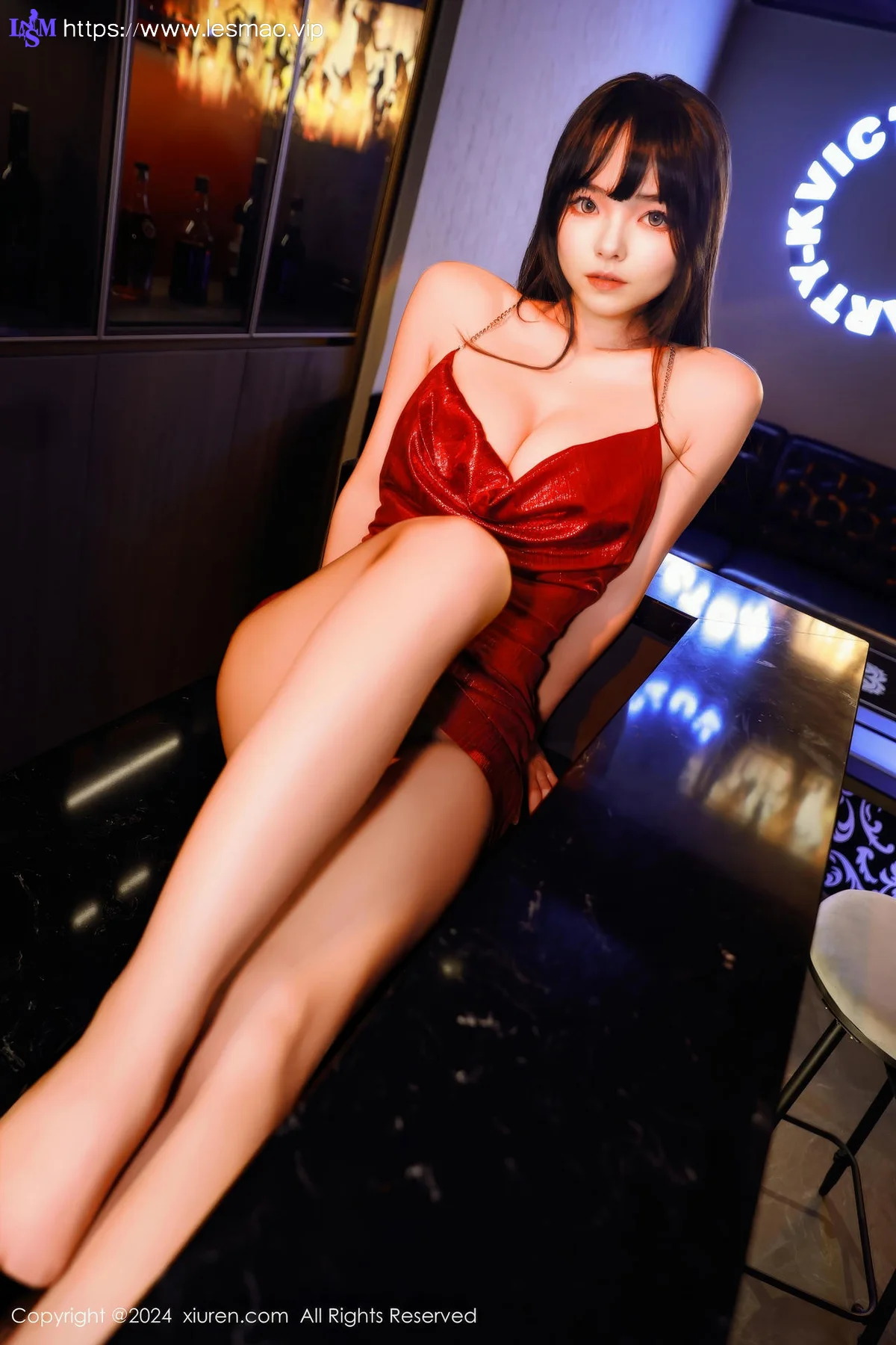 XiuRen 秀人 No.9295 叫我小猫香肩美女酒窖性感写真 - 2