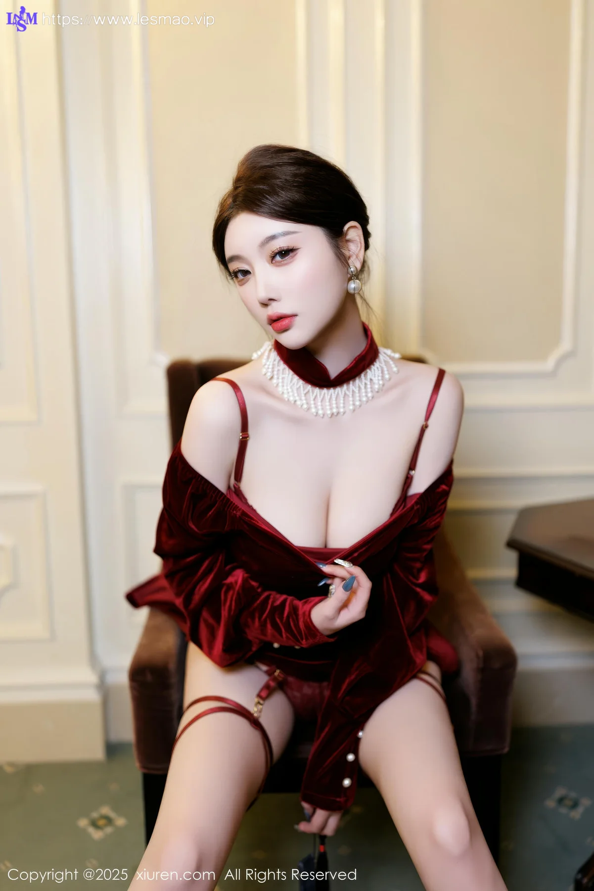 XiuRen 秀人 No.9831 杨晨晨Yome 性感旗袍私房 - 2